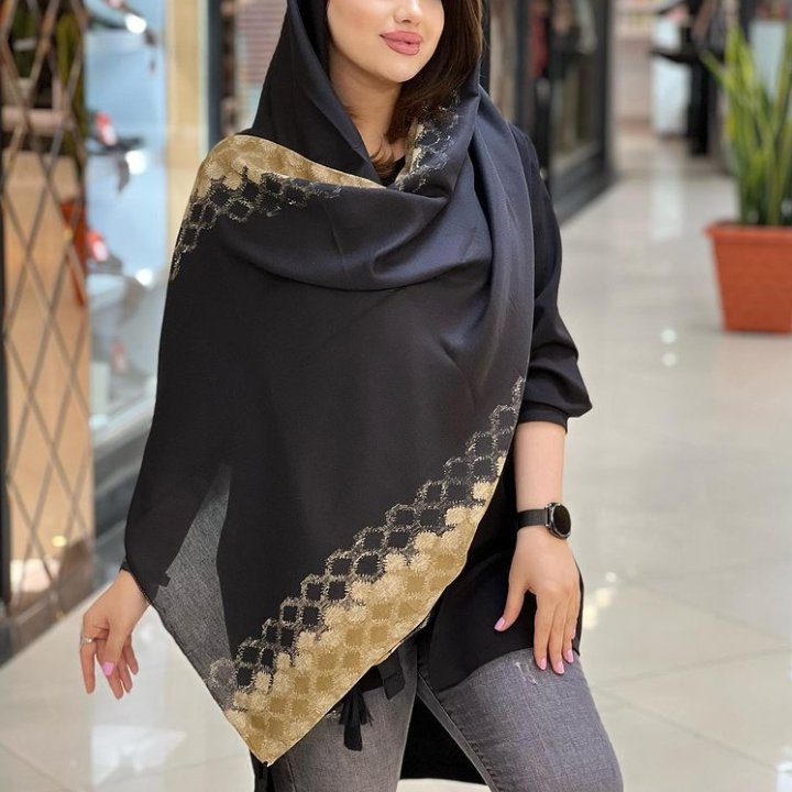 شال مشکی حاشیه دار نخی