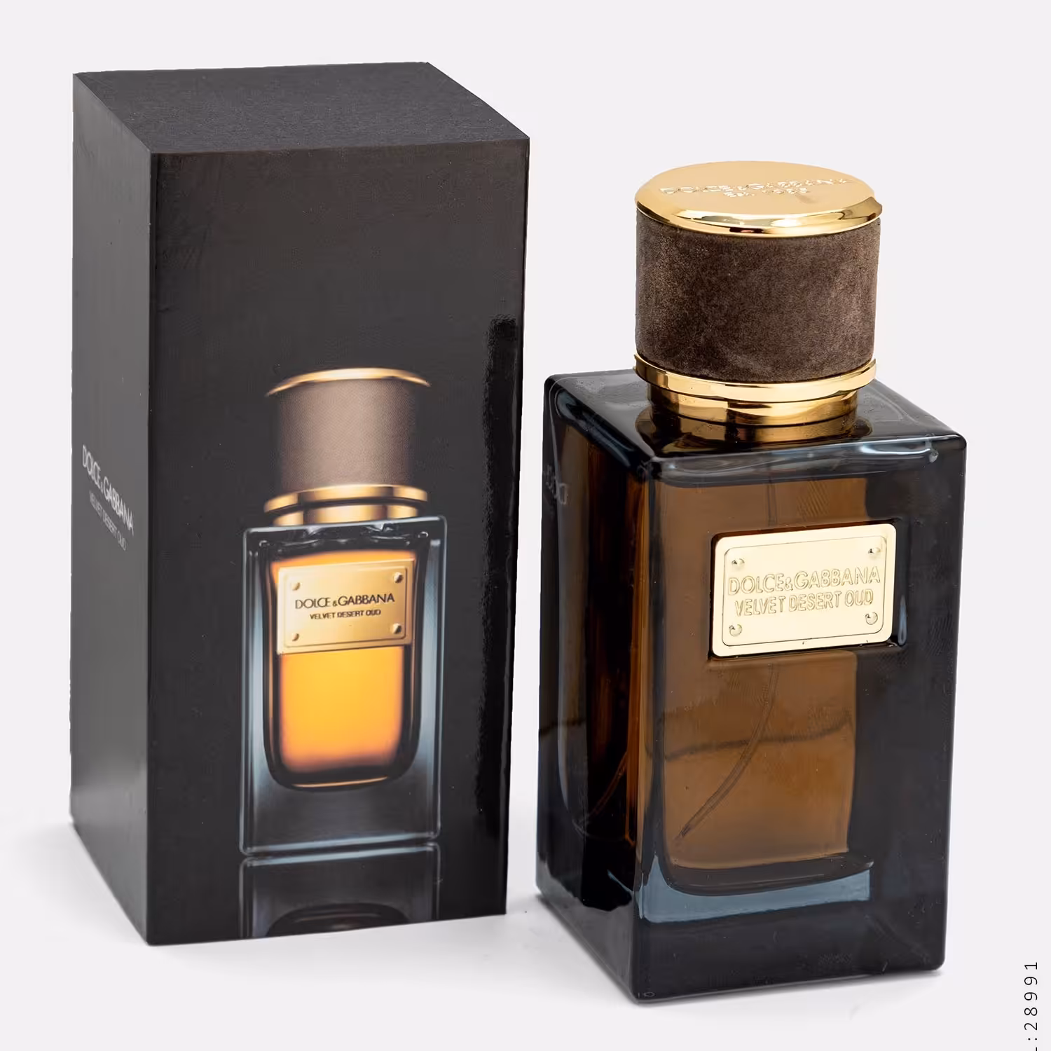 ادکلن زنانه Dolce and Gabbana غیر اصل مدل 28991 پخش بو و ماندگاری ضعیف

