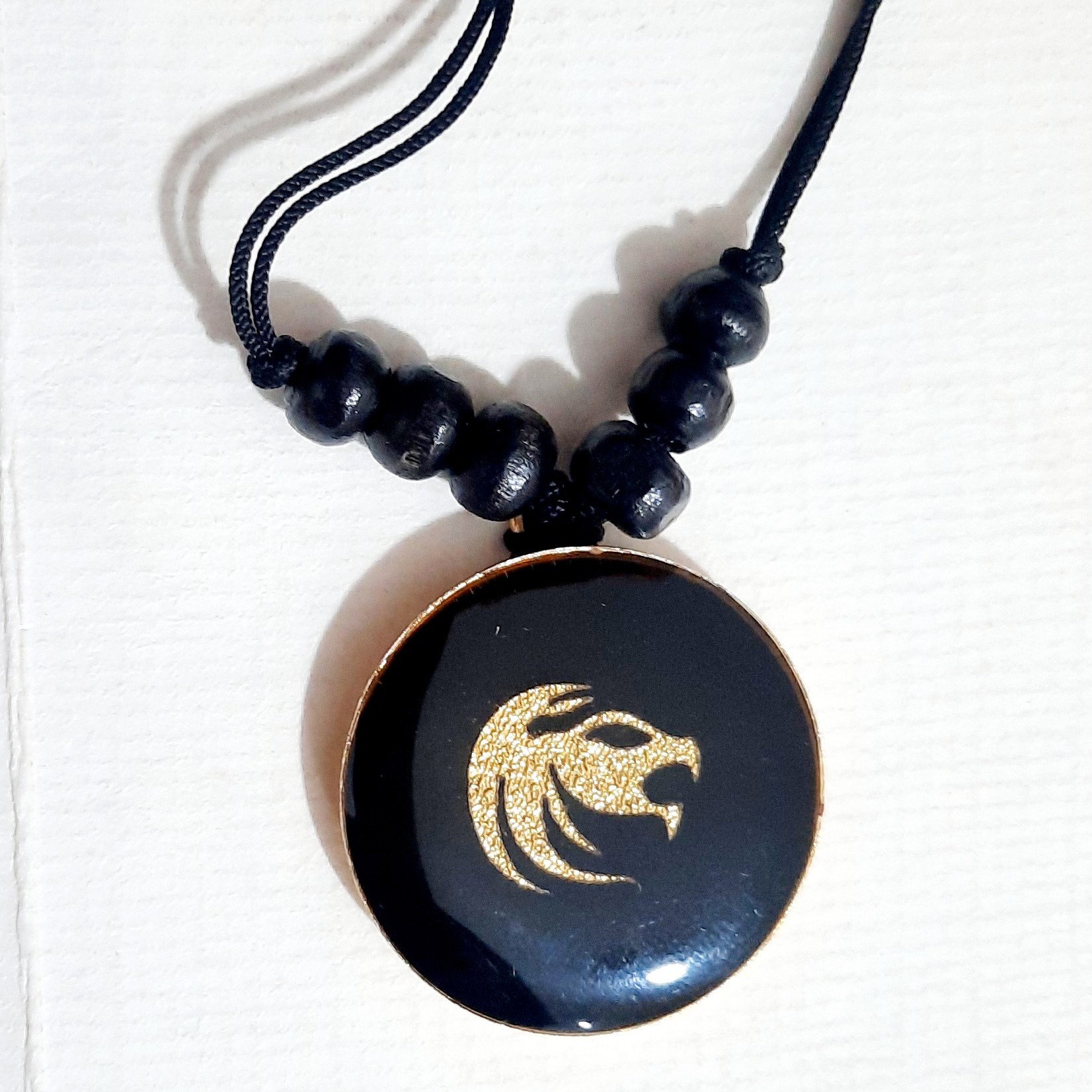 گردنبند رزینی طرح شیر  با گره تنظیم شونده 