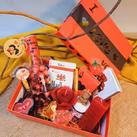 باکس ولنتاین یک باکس پر از کادوهای زیبا مخصوص روز عشق