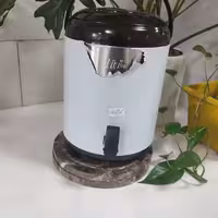 کلمن 10لیتری یونیکرون بدنه استیل ضد زنگ پایدار درب پیچ مقاوم و باکیفیت 