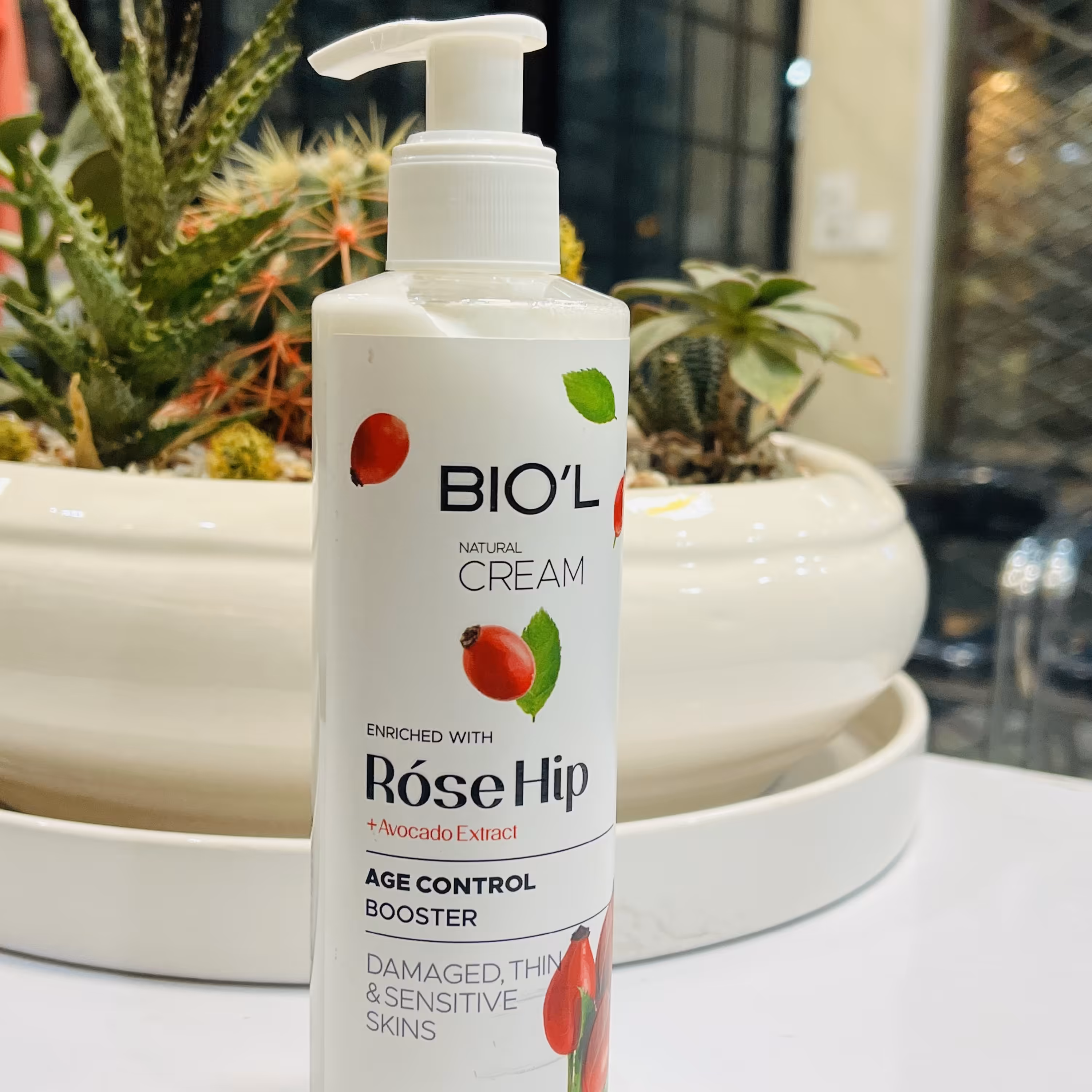 کرم مرطوب کننده بیول حاوی روغن آووکادو با حجم 250 میلی لیتر