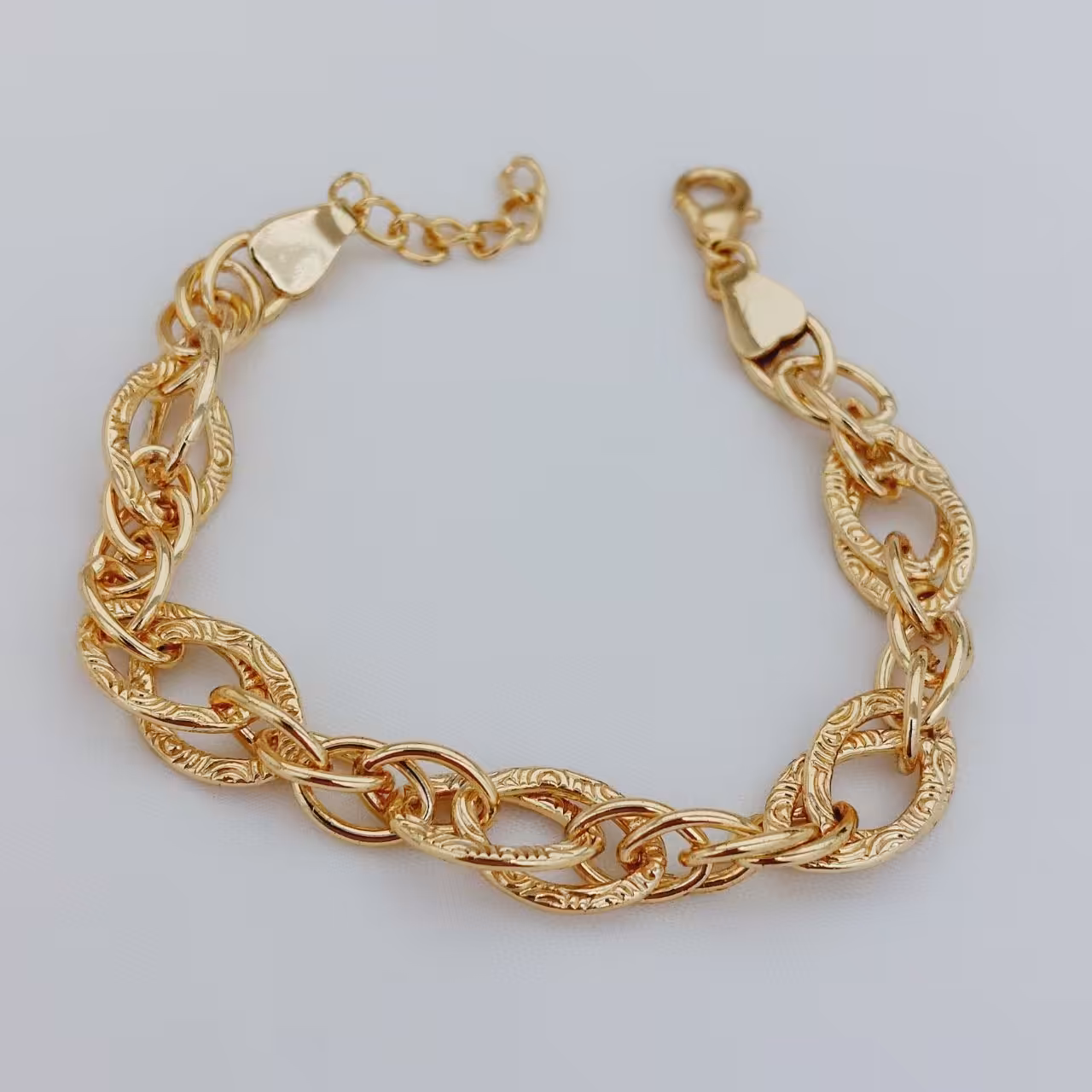 دستبند زنجیری کد10255 طرح طلا.آبکاری طلا.رنگ ثابت.ضدحساسیت