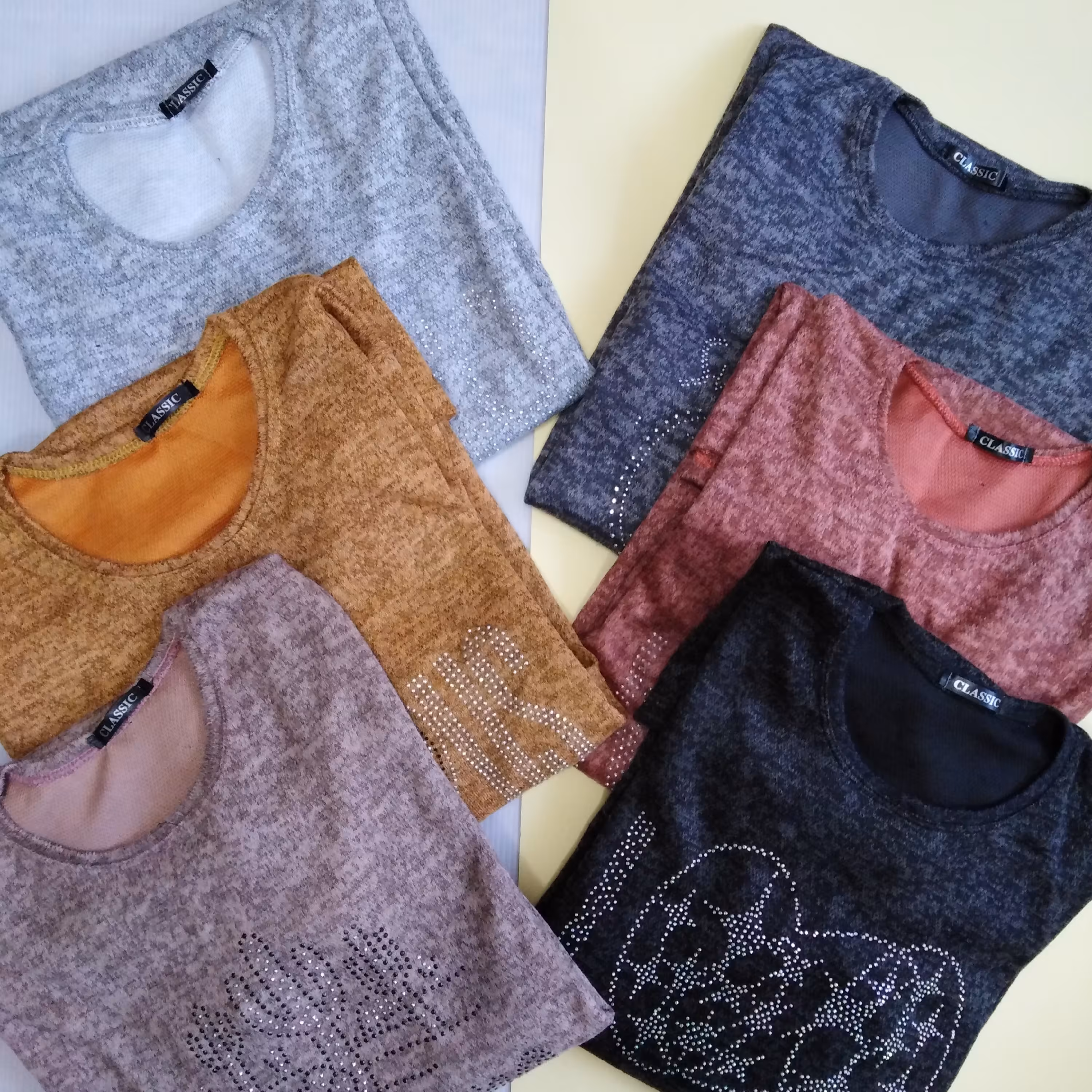 بلوز زنانه،جنس انغوره باکیفیت،با نگین دوزی شیک،رنگ صورتی روشن  موجوده