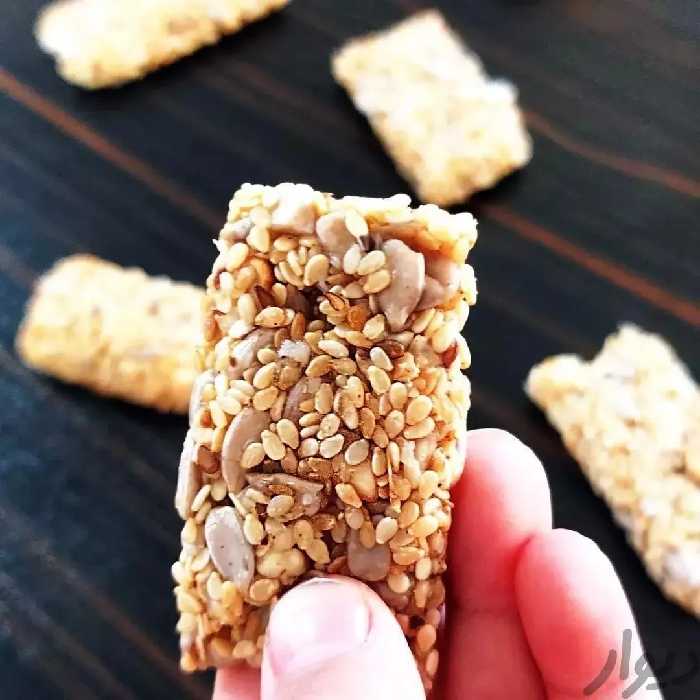 شکلات عسلی کنجدی میگون