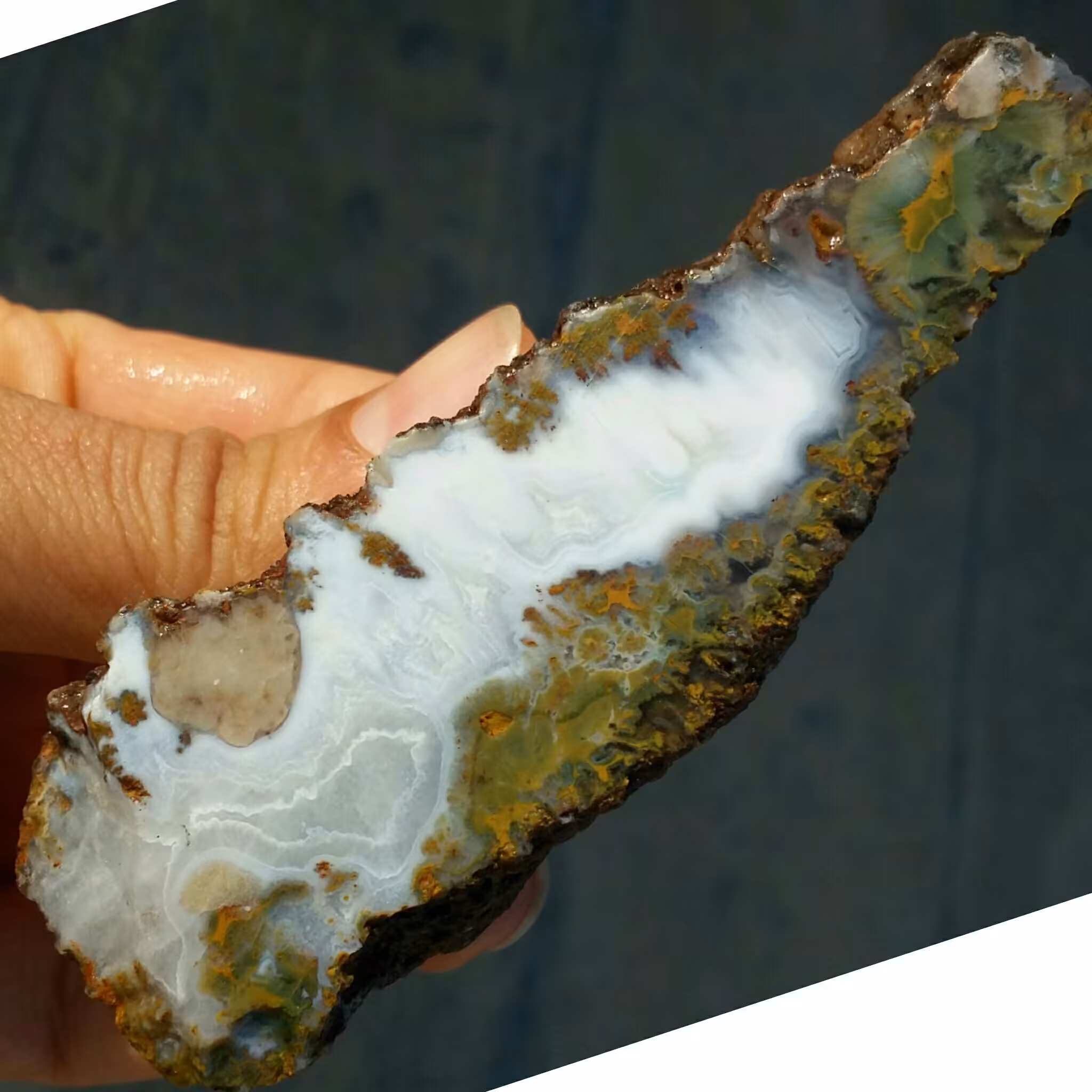 اسلایس سنگ راف عقیق سلیمانی 3بعدی بهمراه منظره خاص شاهکار خلقت کاملا طبیعی
با قابلیت ساخت چند نگین دیدنی و محشر
 کد 8056