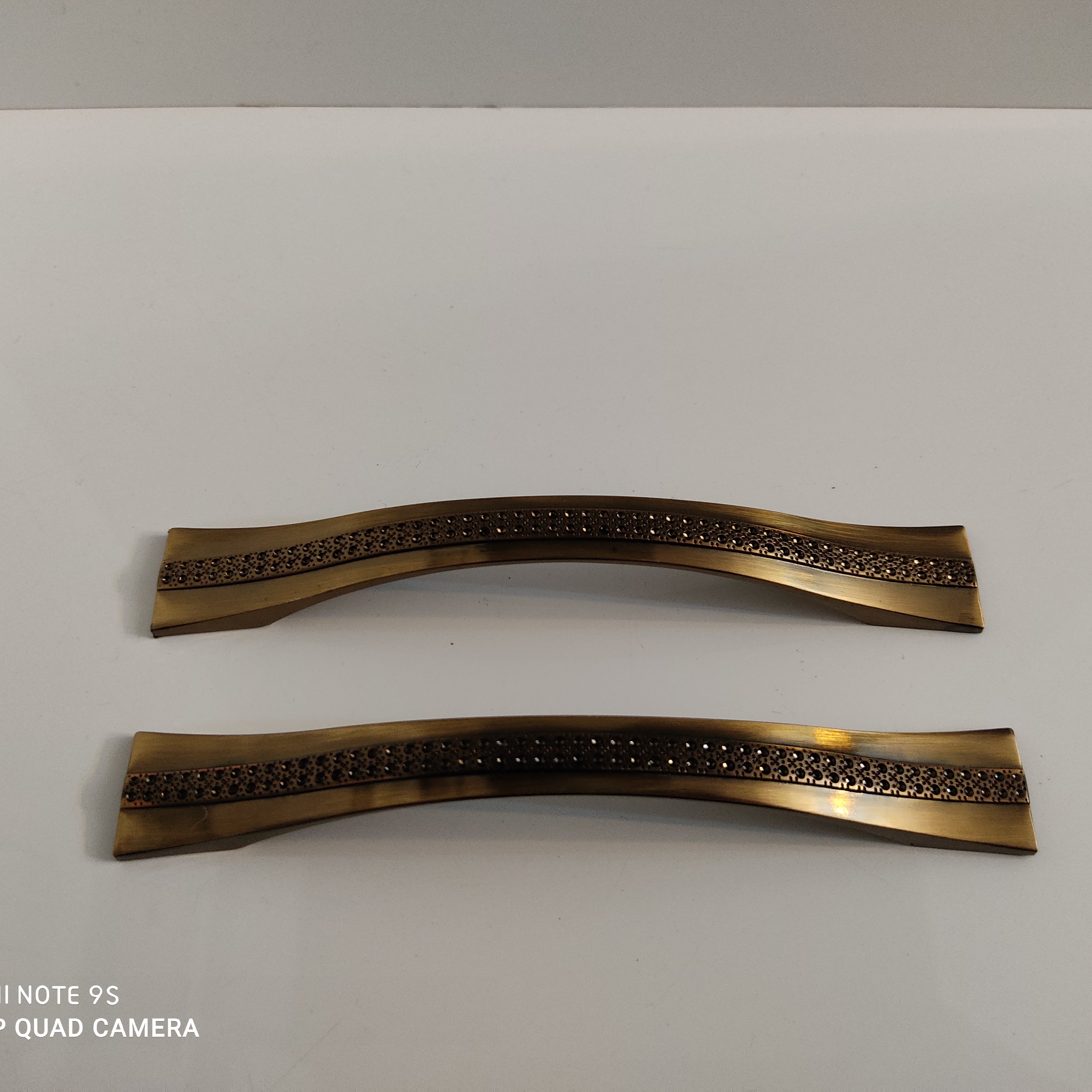 دستگیره کد z284 زیتونی براق سایز  160 و 192