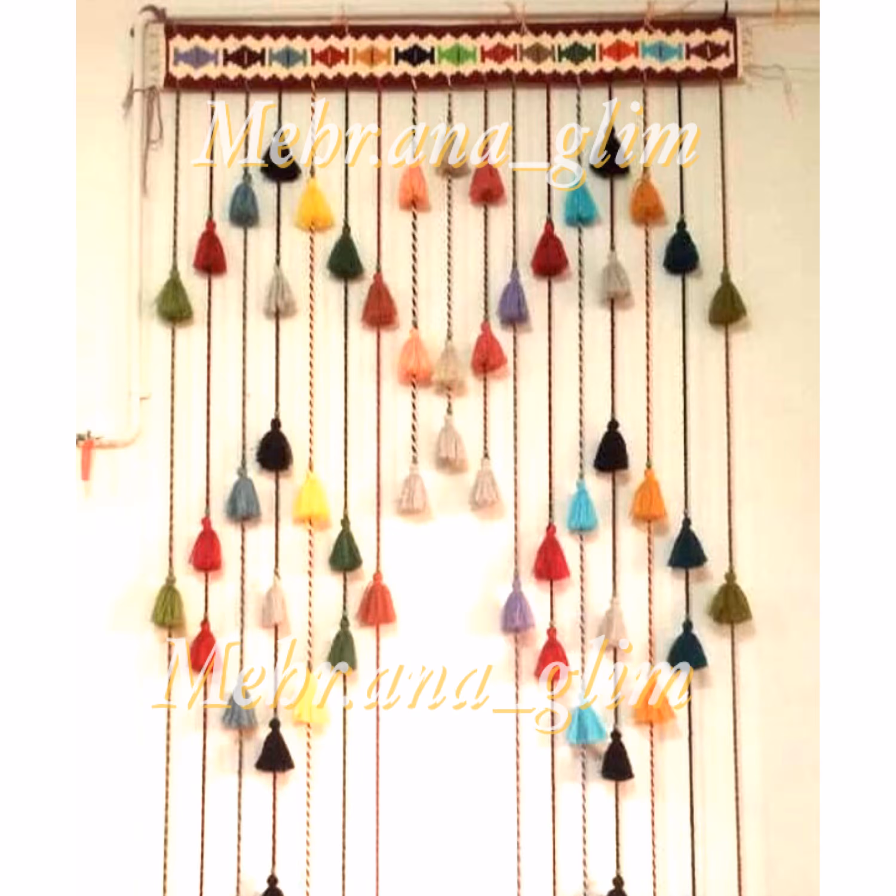 سردری پرده گلیمی دستبافت لانه زنبوری در رنگ وابعاد طبق سلیقه مشتری بافته میشود