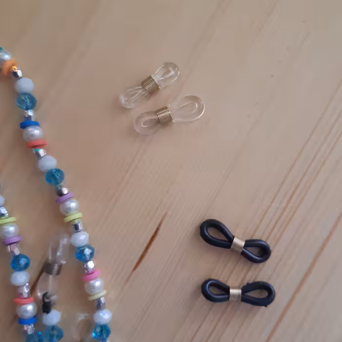 گیره بند عینک مشکی و بیرنگ با حلقه طلایی (یک جفت)