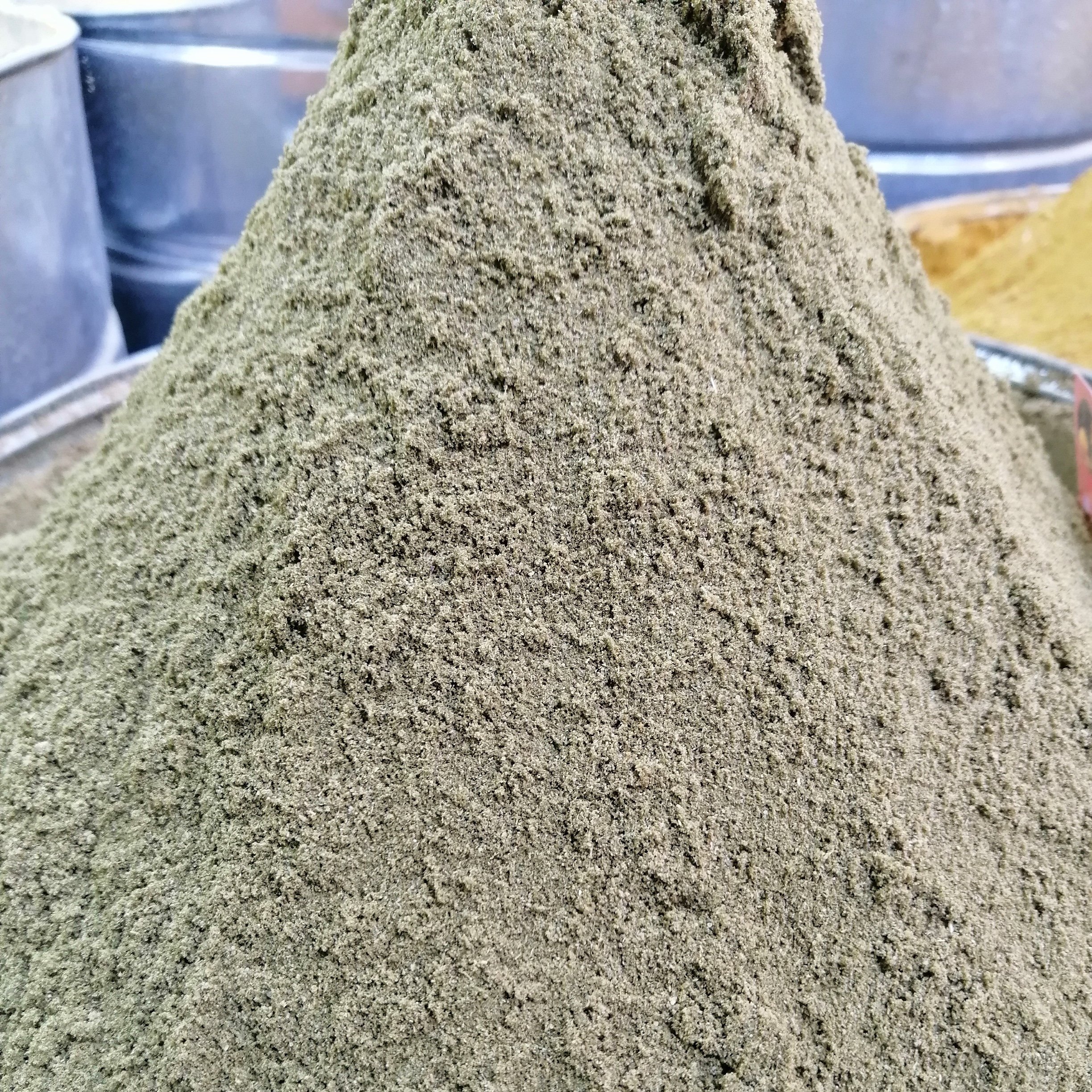 ادویه قرمه سبزی کم رنگ  ( 300 گرم )