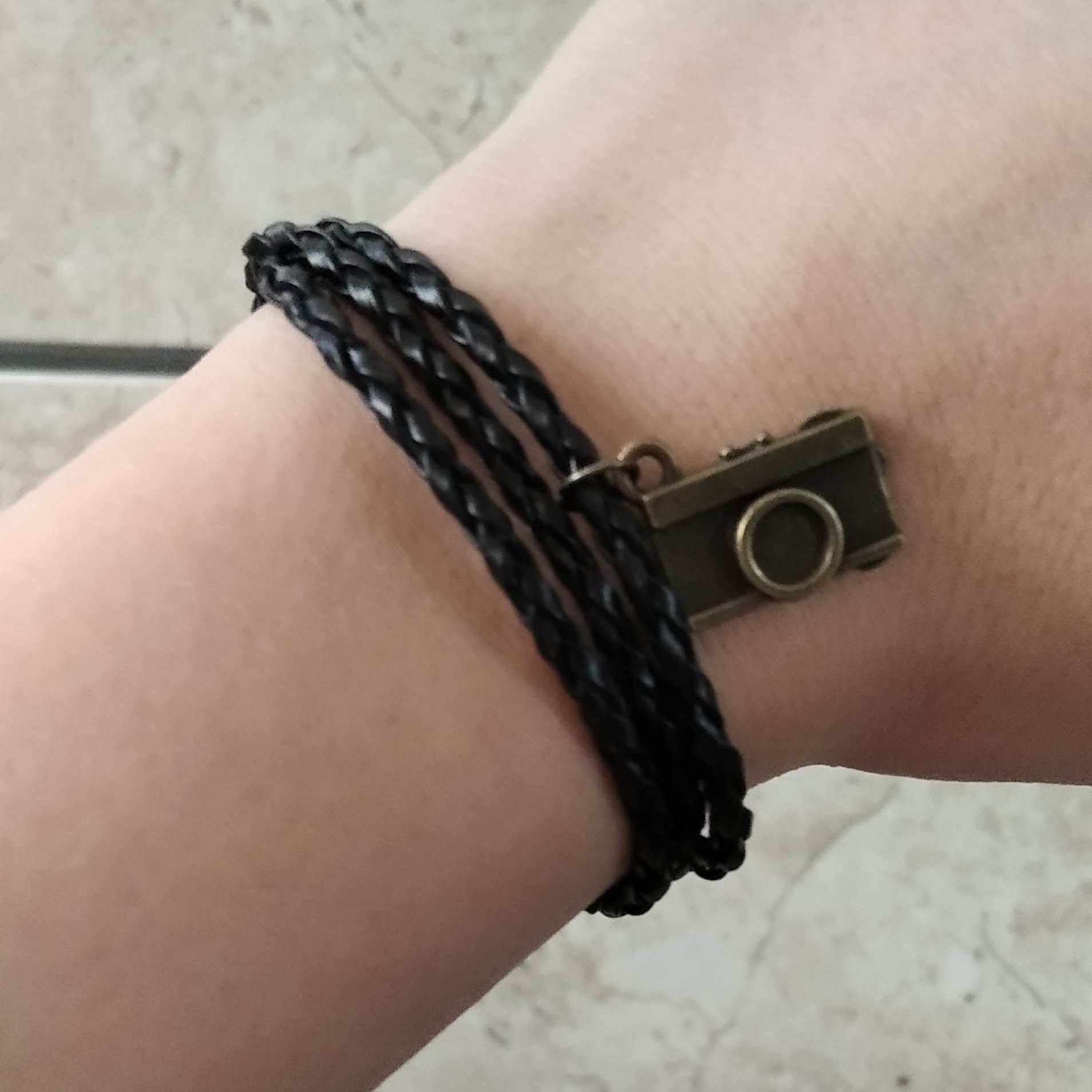 دستبند بافت چرم با خرج‌کار