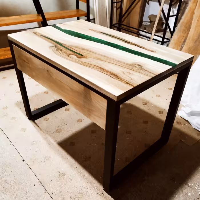 میز تحریر و رایانه چوب طبیعی و رزین اپوکسی با پایه فلزی 