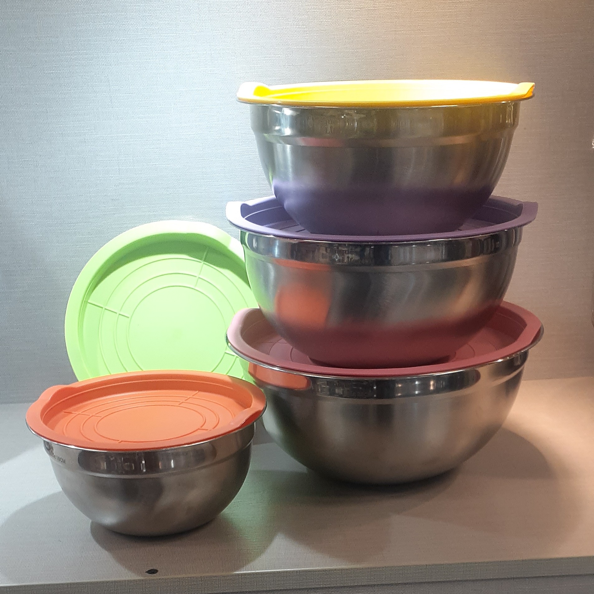 لگن دربدار یونیک لایف با کیفیت سایز های 18و20و22و24و26 استیل با درب رنگی 