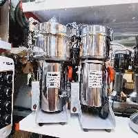 آسیاب صنعتی همیلتون 1 کیلویی 1050 گرم سیم پیچ موتور تمام مس 2000وات 6 تیغه فولادی قابلیت پودر کردن سنگ و شیشه با 1 سال ضمانت تعویض