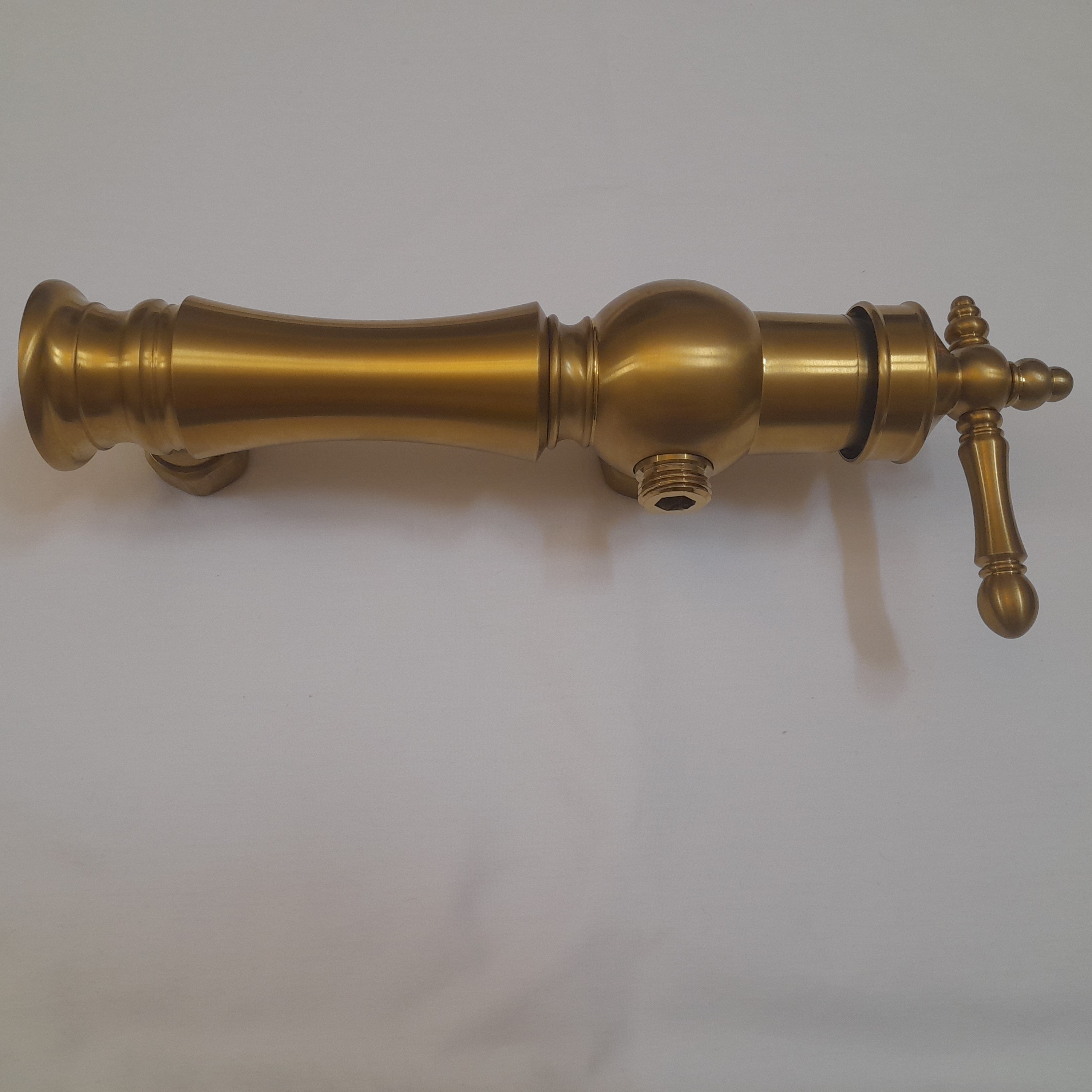 شیر مخلوط اهرمی توالتی مدل نگین طلا مات قهرمان 