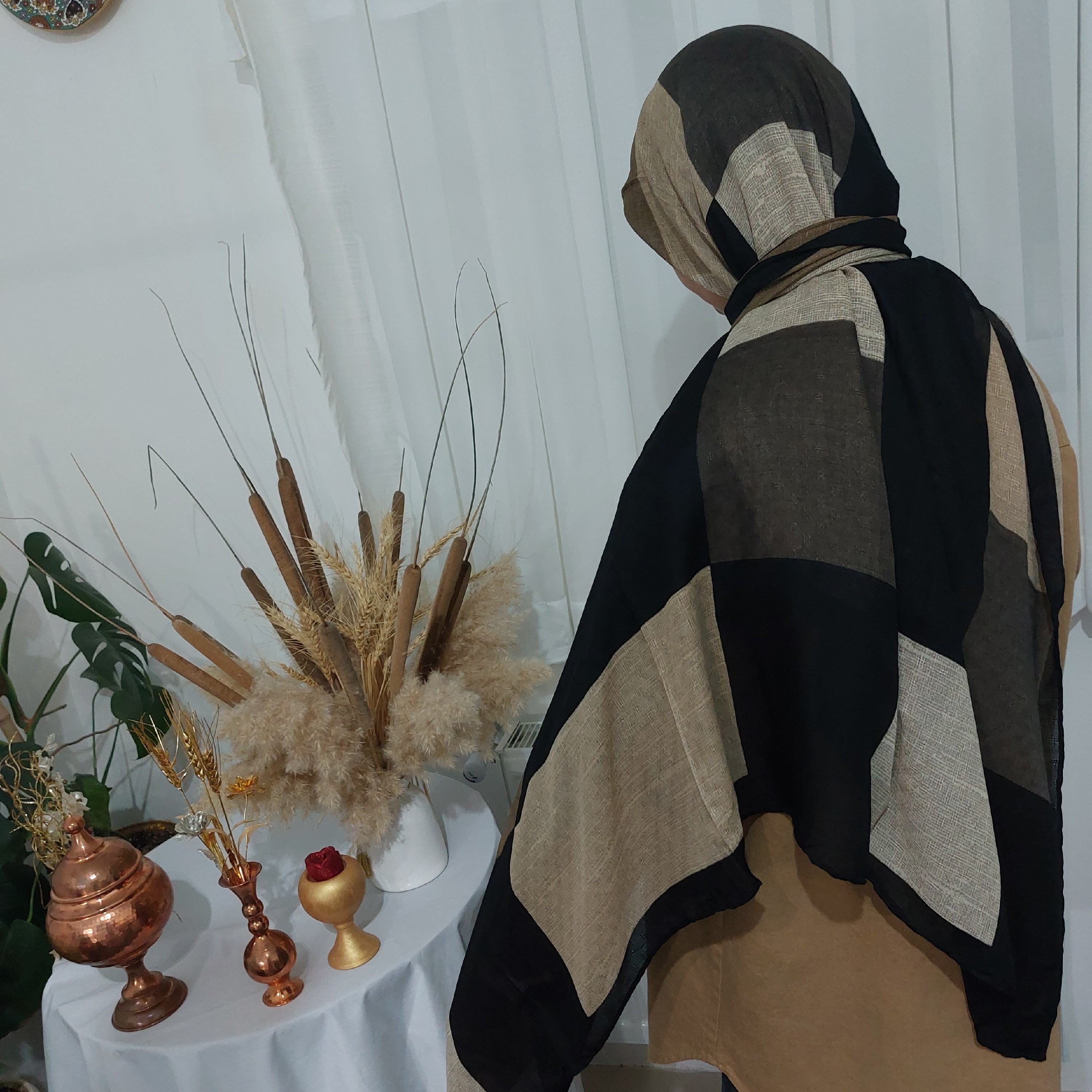 روسری ژاکار مشکی طلایی 5 طرح تک رنگ قواره 140