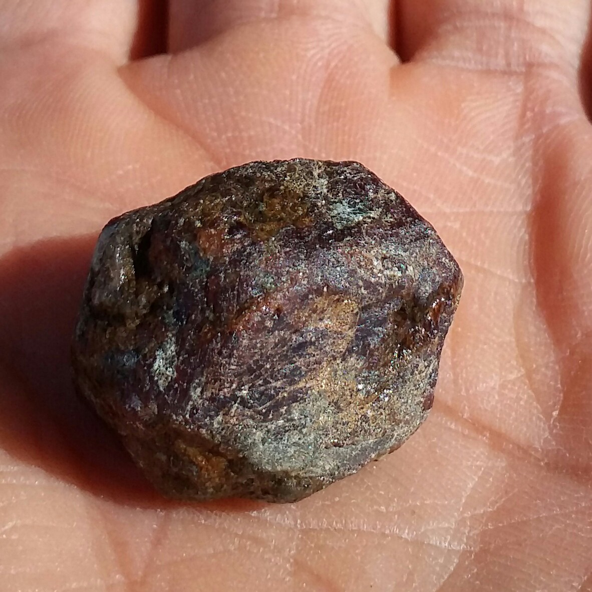 سنگ راف خام وارداتی گارنت جواهراتی محشر 100 در 100 طبیعی شاااهکار خلقت
بی نظیر شاهکار خلقت
کد 10962