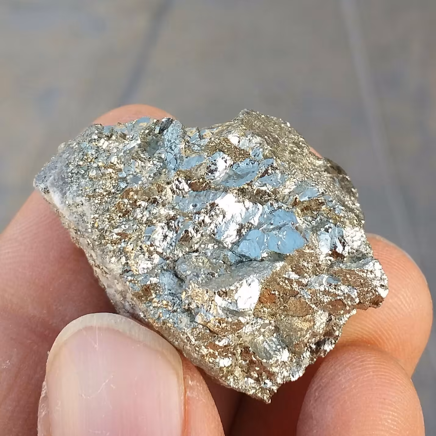 سنگ راف پیریت طلایی ملقب به سنگ طلا همرشدی با بورنیت  100 در 100 طبیعی شاهکار خلقت
بی نظیر
کد 10902