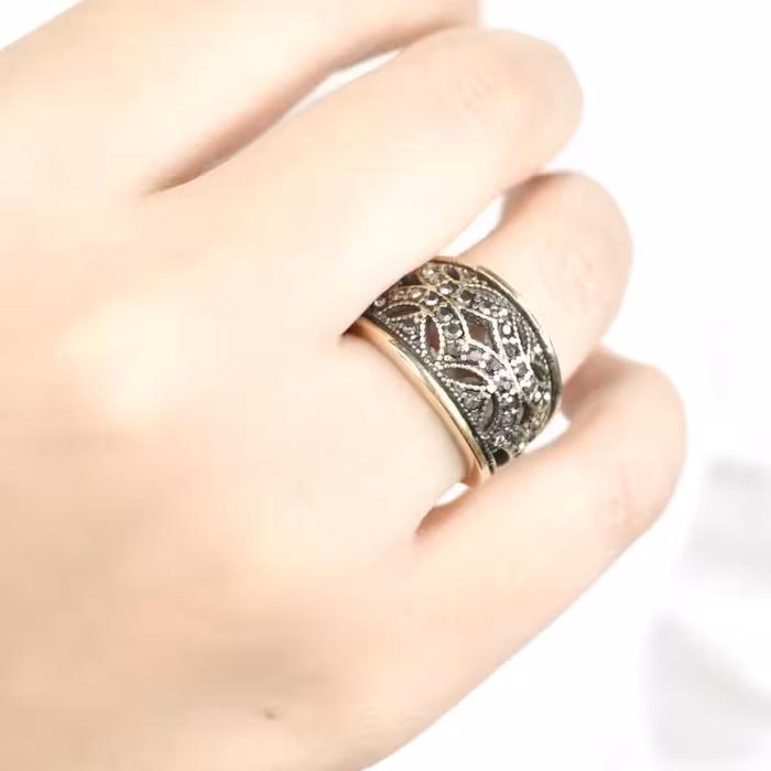 انگشتر طلاروس نگین کاری طرح طلا کد 8197