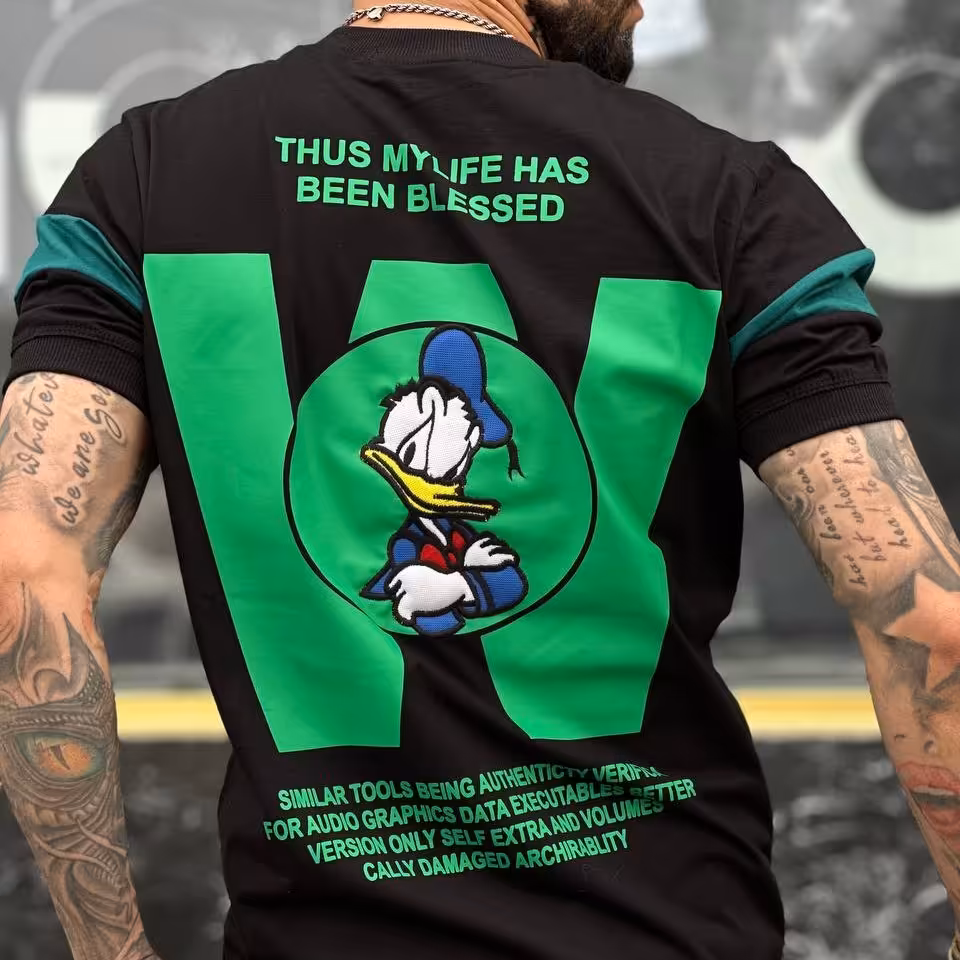 تیشرت گلدوزی طرح عروسک رنگ سفید و مشکی