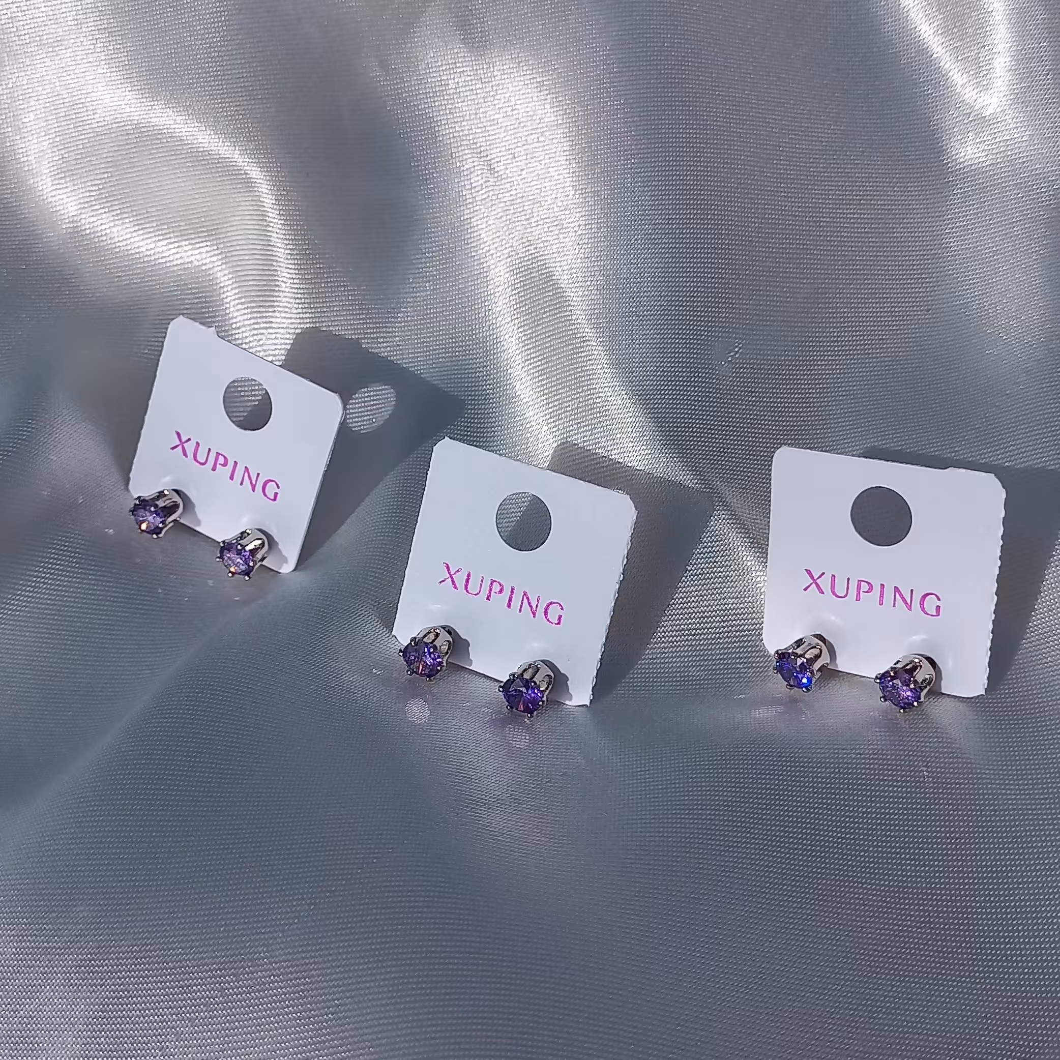 گوشواره میخی بنفش