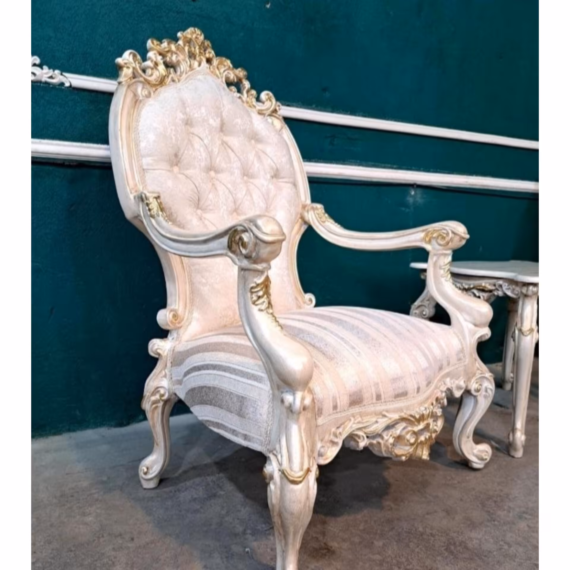  مبلمان مدل چراغان چوب راش  دو رو منبت و تک رو منبت نشیمن9نفره و 7نفره  ترکیب رنگ بندی چوب و پارچه به سلیقه مشتری 