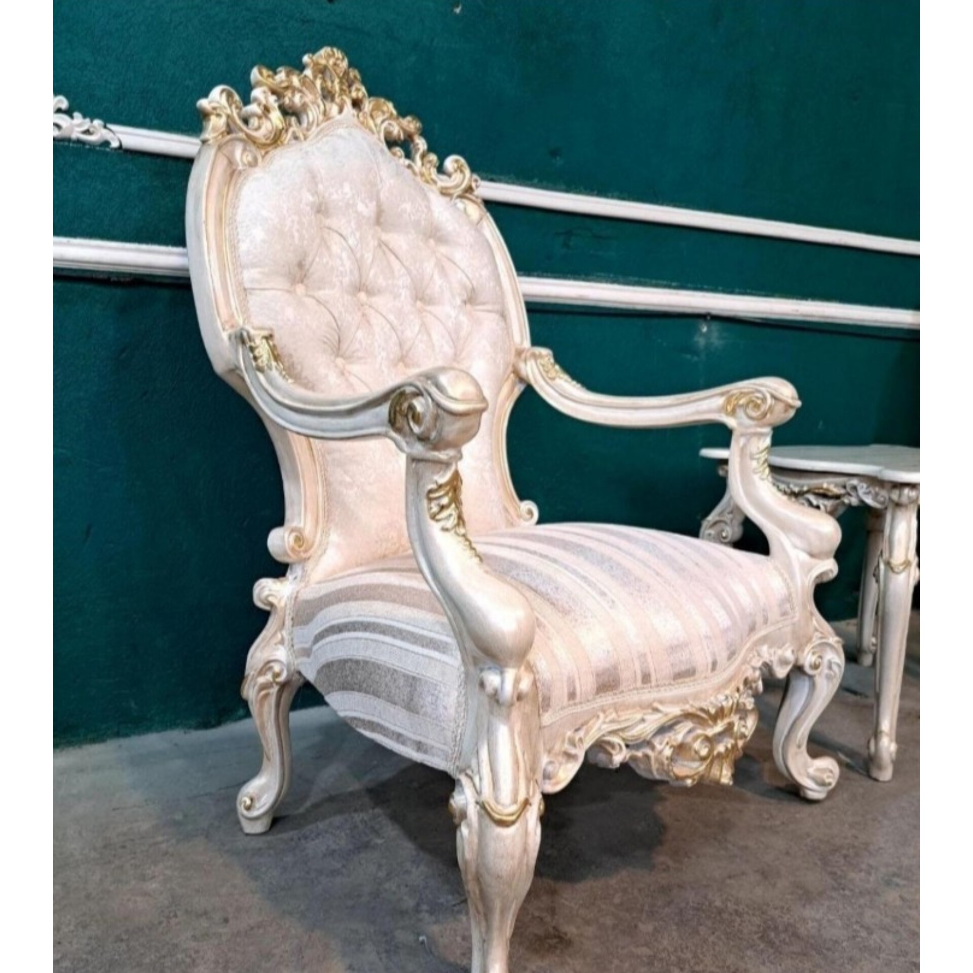  مبلمان مدل چراغان چوب راش  دو رو منبت و تک رو منبت نشیمن9نفره و 7نفره  ترکیب رنگ بندی چوب و پارچه به سلیقه مشتری 