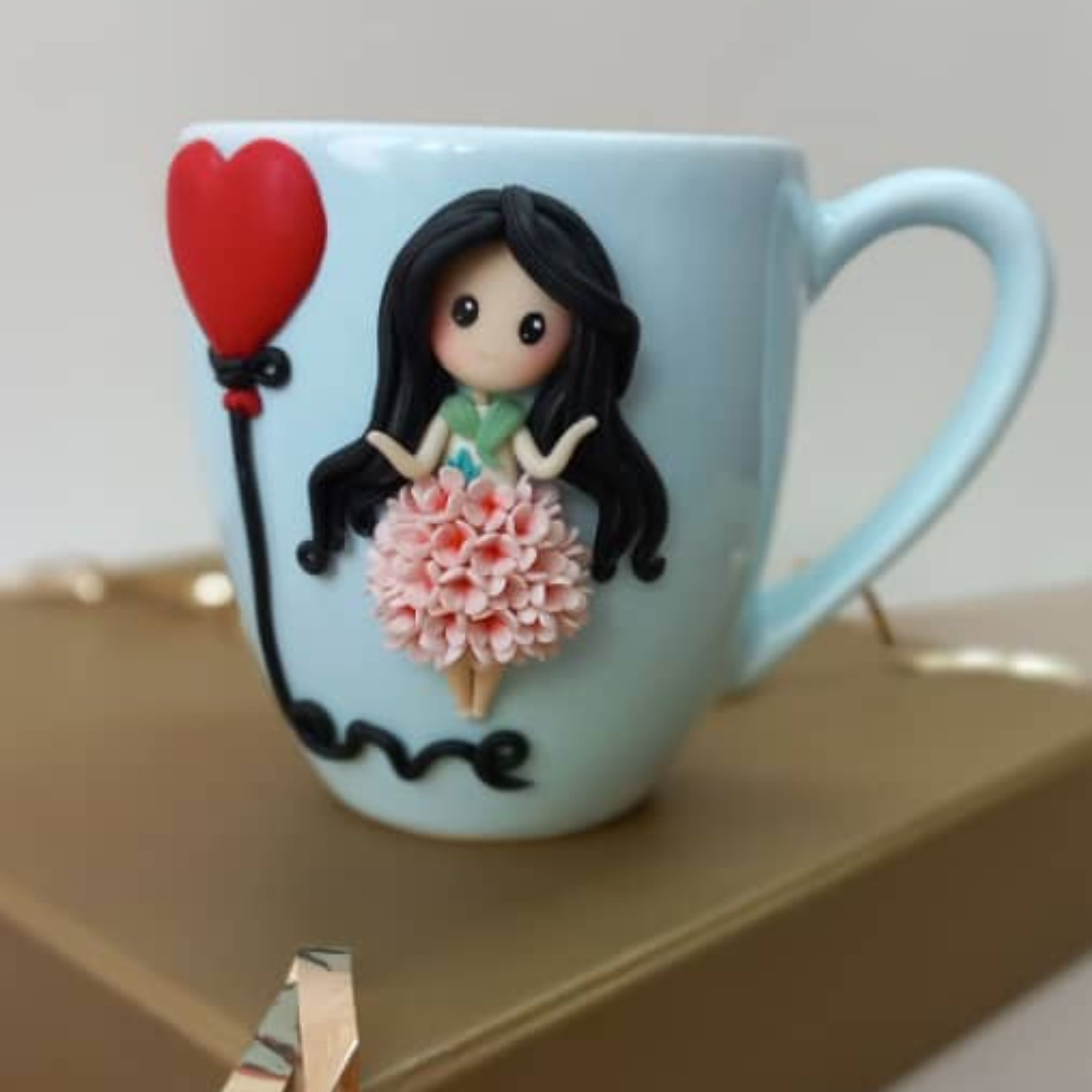 ماگ عروسکی زیبا با طرح دختر  گل فروش