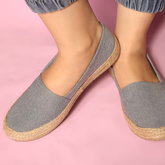 کفش کنفی با پارچه نخی طرح لی طوسی