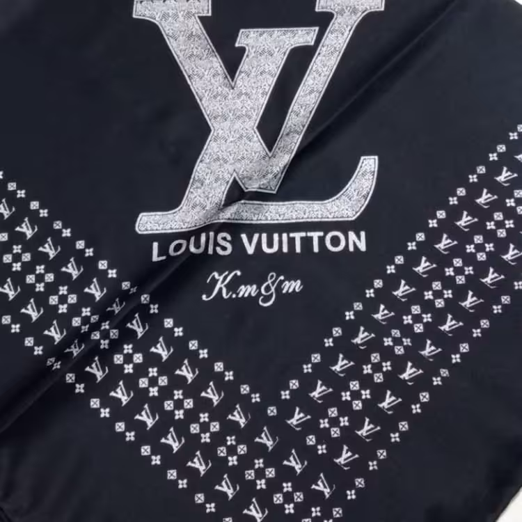 روسری ساتن LV مشکی ملکه ( قواره 100 )