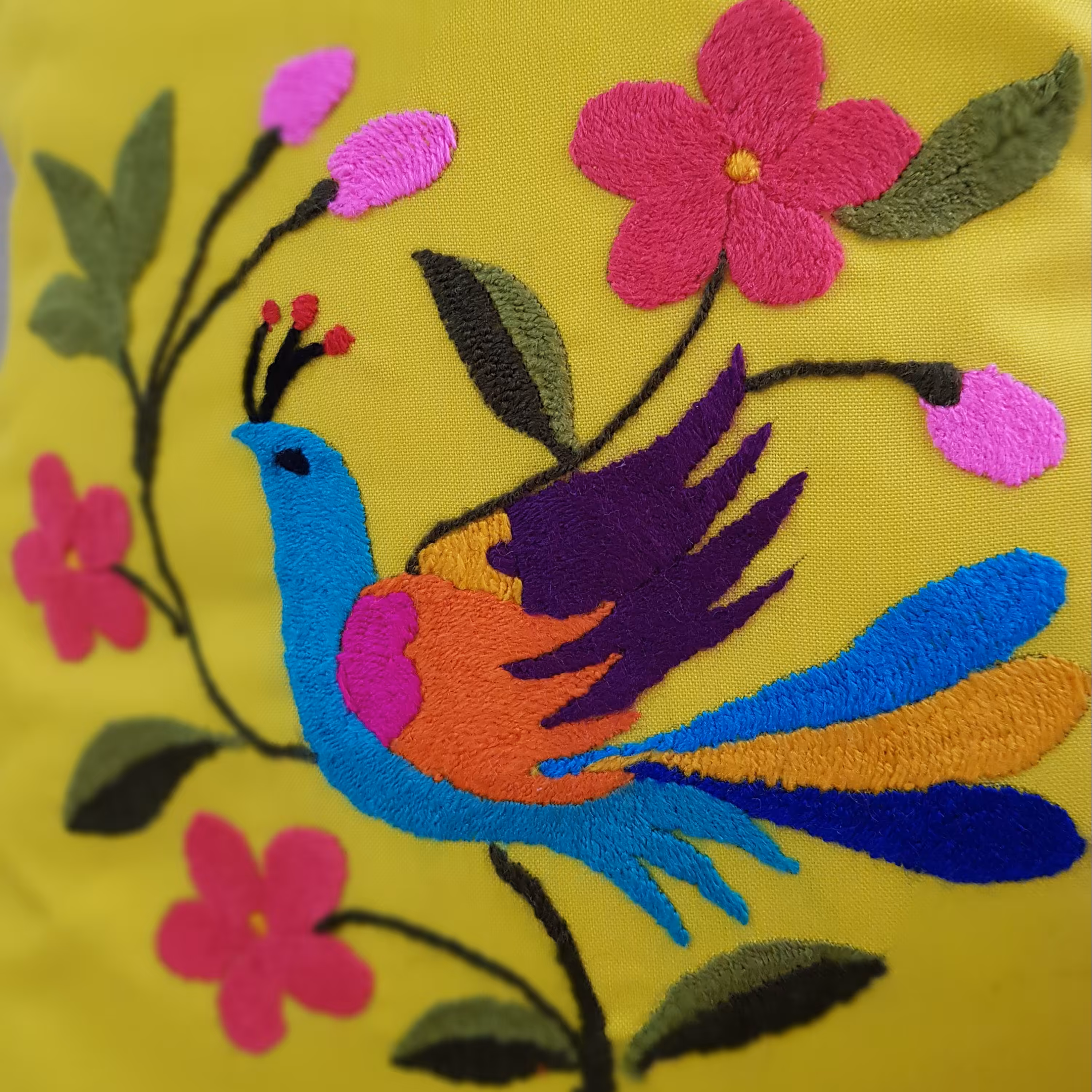 کوسن بخارادوزی زمینه زرد سایز  30 در 30