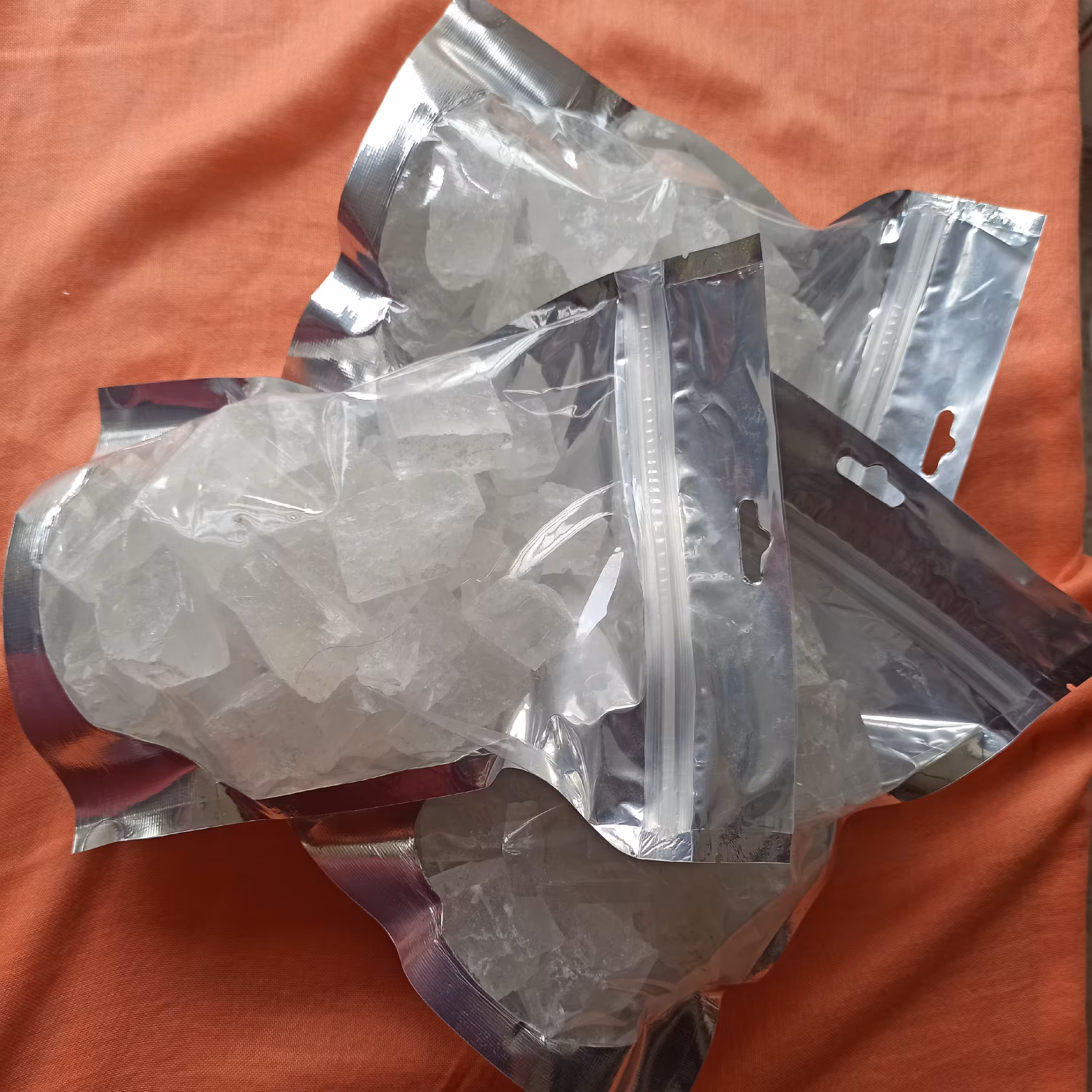 نمک کریستال شفاف هم پودر و هم دانه شکری بصورت عمده هر ده کیلو با قیمت 350000 تومان ارسال از طریق باربری یا پست