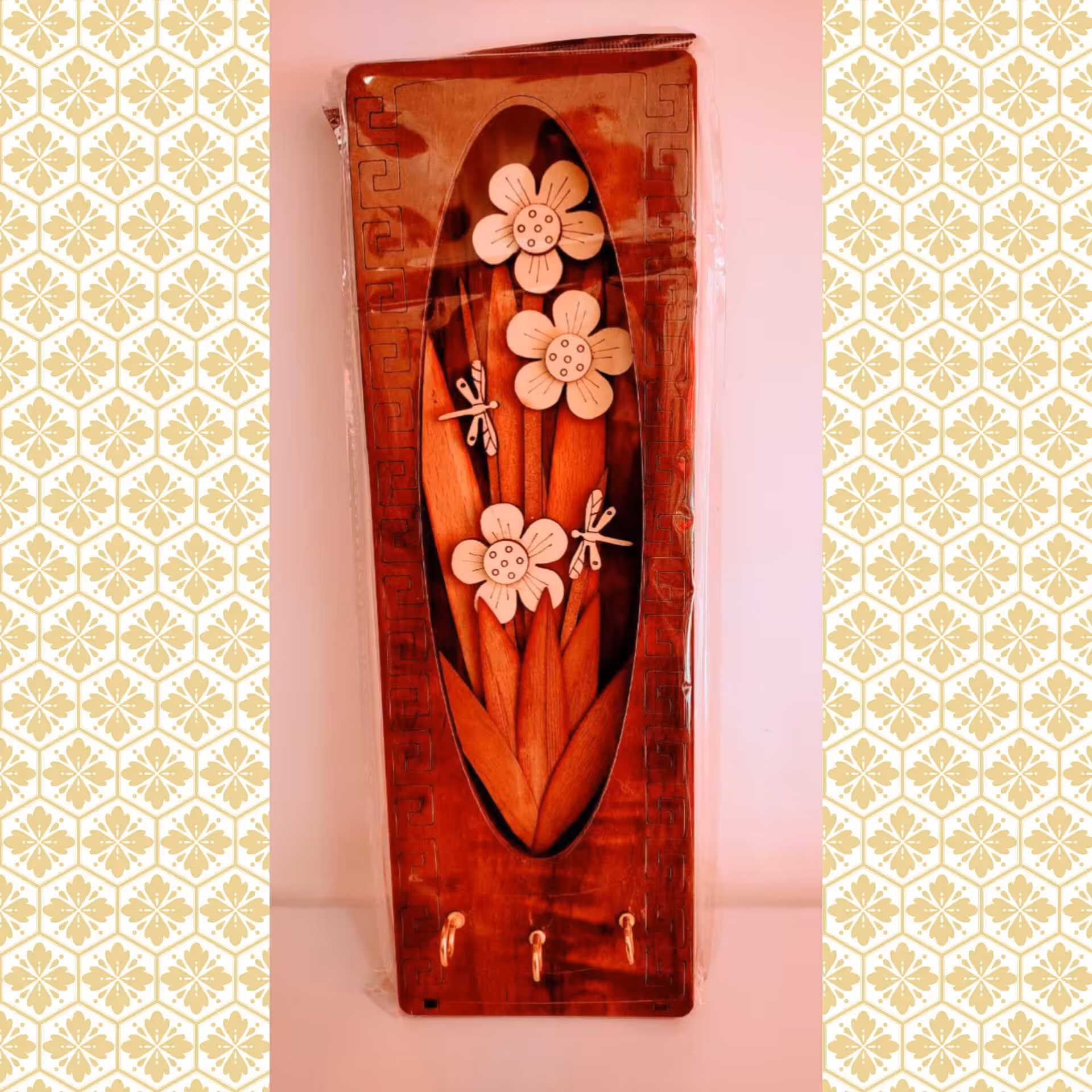 جاکلیدی از جنس ام دی اف با طرح گل و سنجاقک بسیار  زیبا