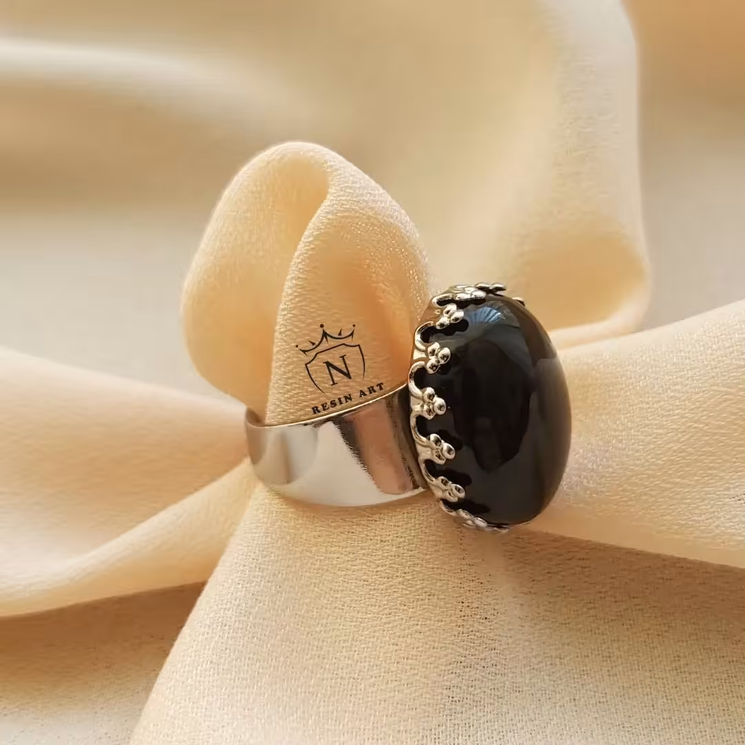 انگشتر  استیل نقره ای با نگین رزینی رنگ ثابت ، سفارشی ساز