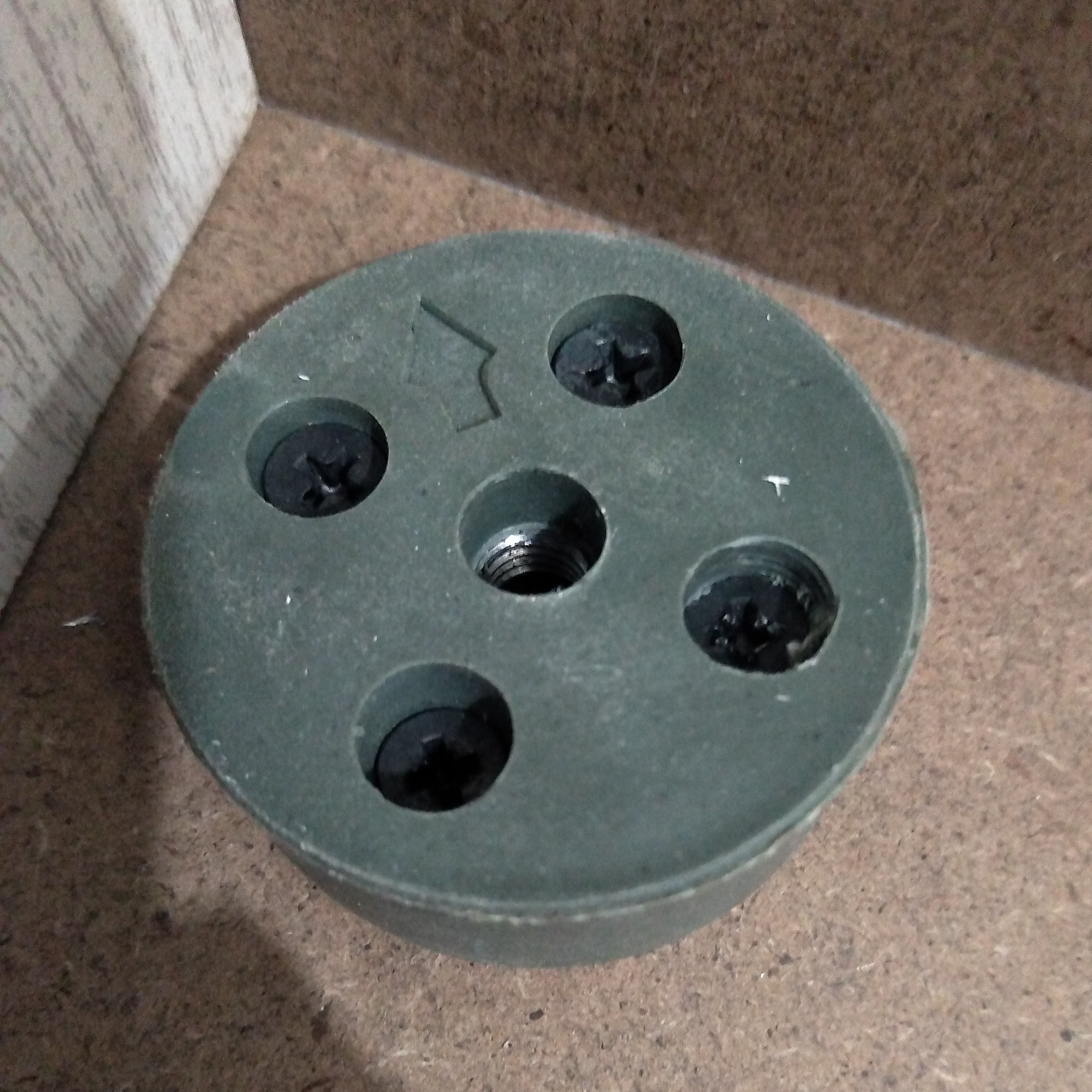 لچکی مخصوص میز عسلی همراه با مهره . و مقاوم