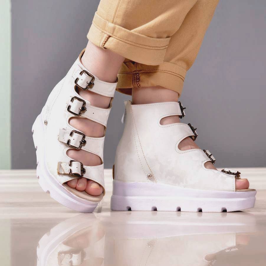 صندل تابستانی
کد599
پاخوری شیک
رویه پتینه
فوق العاده با کیفیت
پاشنه لژدار 5 سانت
size37 ta 40