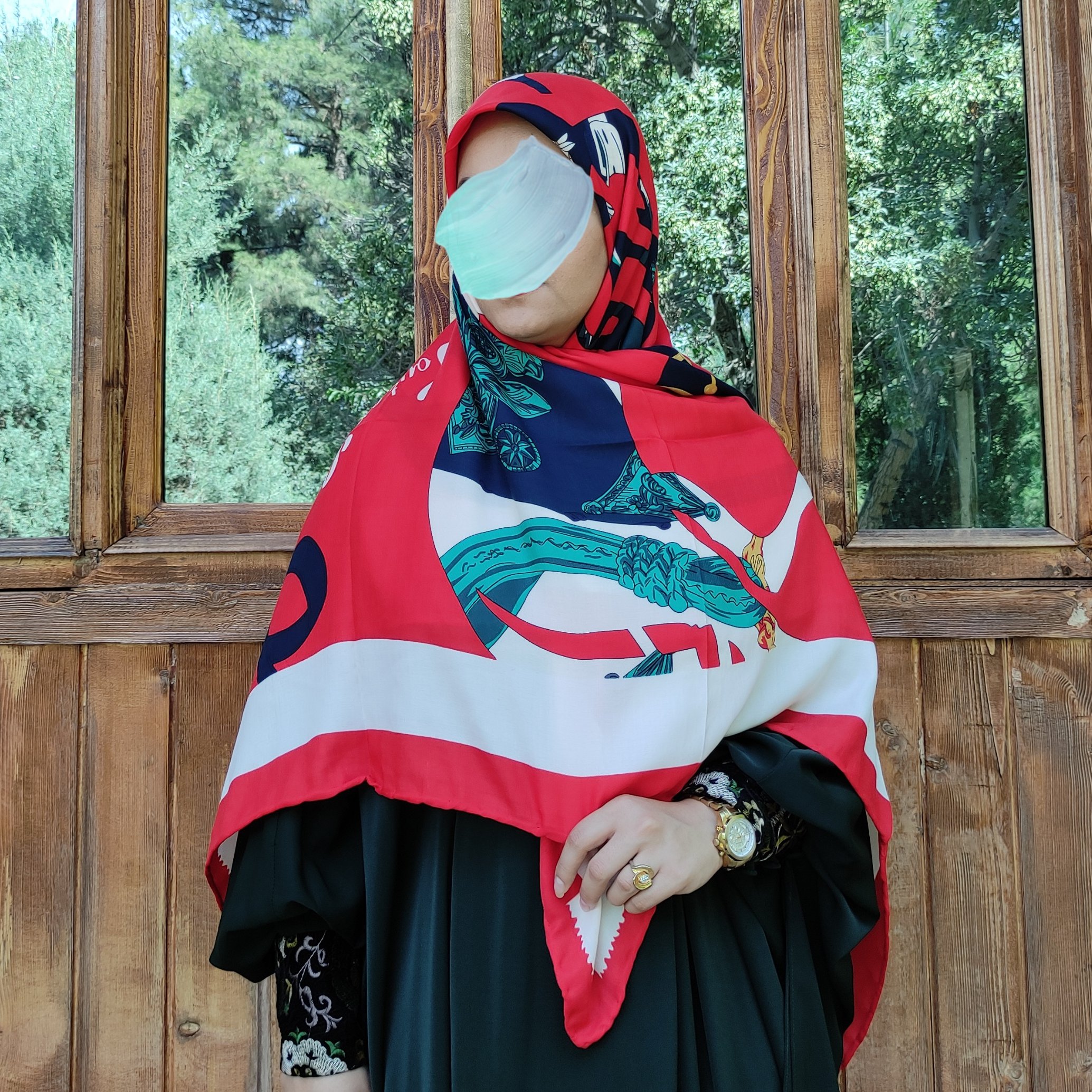 روسری قرمز