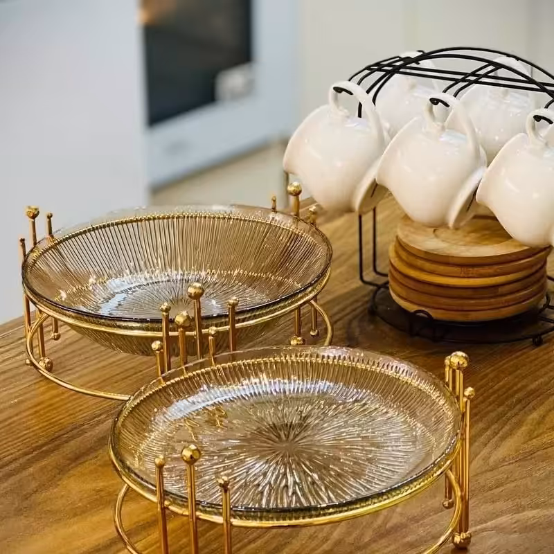 شیرینی خوری و اجیل خوری
پایه فلزی 
دیس بلور
جعبه دار 