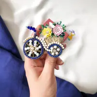 سنجاقسینه جواهردوزی طرح دوچرخه ابی