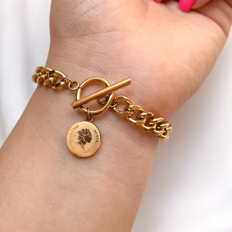 دستبند سکه استیل رنگ ثابت با زنجیر کارتیه