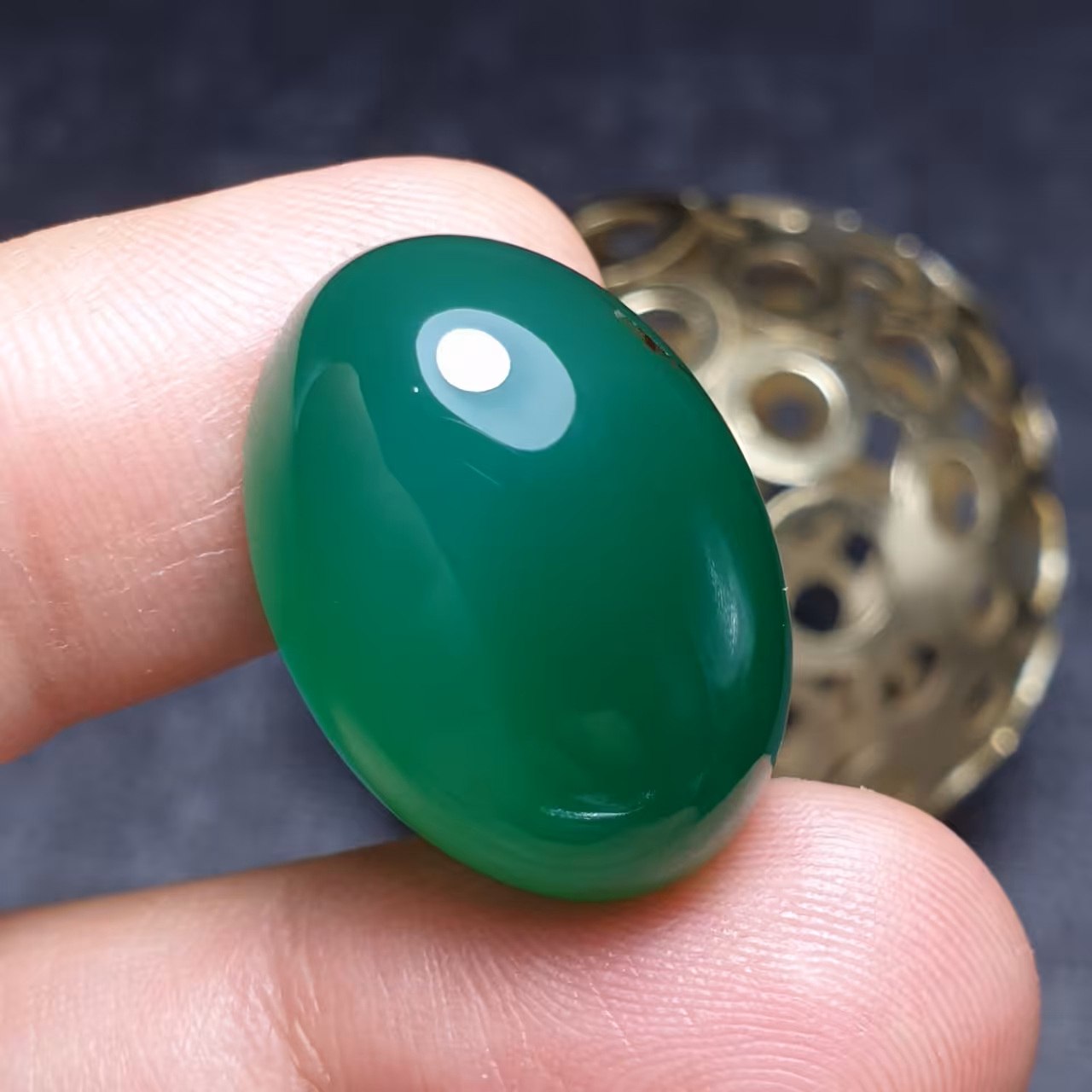  نگین زیبای سنگ عقیق سبز خوش رنگ اصل معدنی
کد  28795
