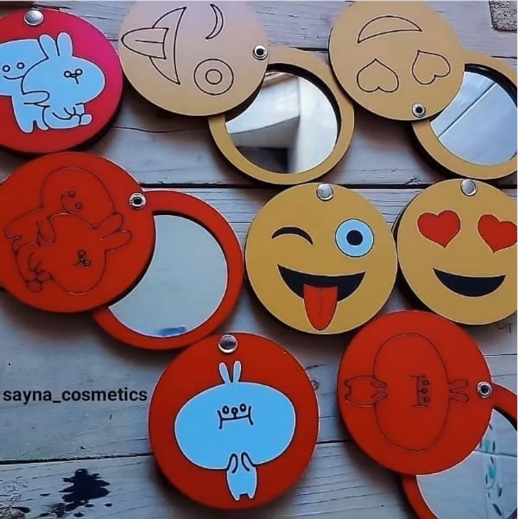 اینه چوبی ایموجی💕