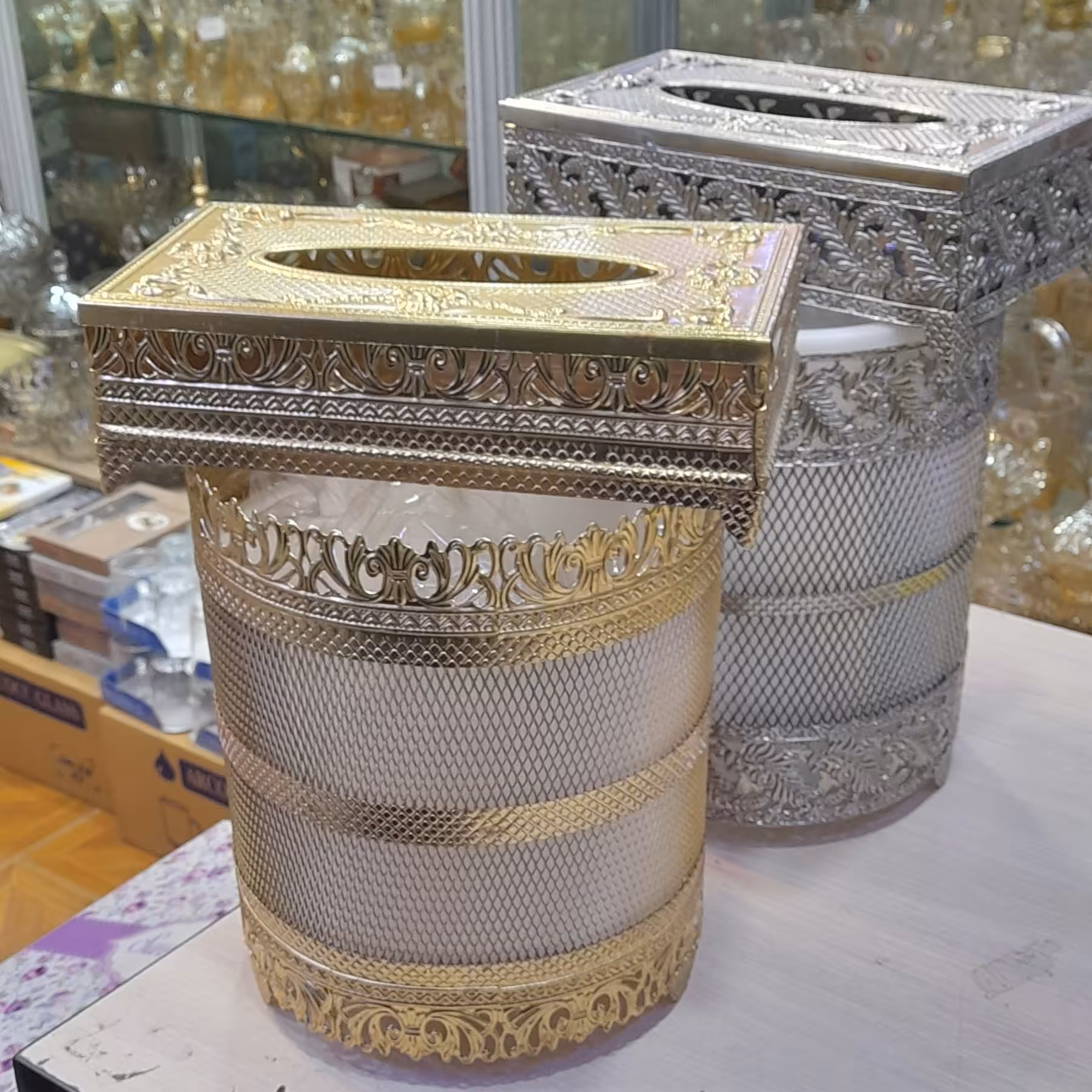 سطل دستمال طلایی و سیلور طرحدار  گل برجسته ساخت ایران با کیفیت فقط رنگ طلایی