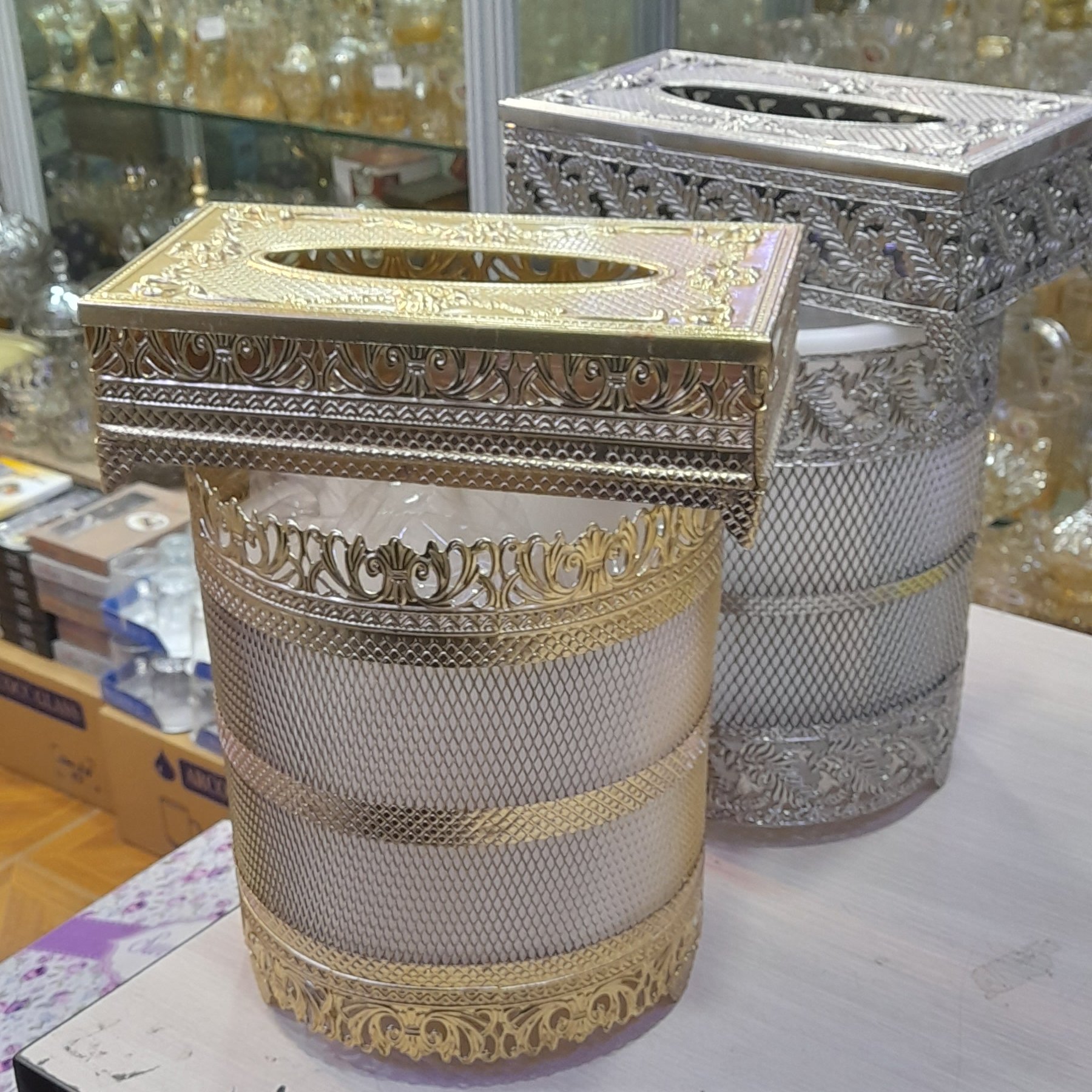 سطل دستمال طلایی و سیلور طرحدار گل برجسته ساخت ایران با کیفیت فقط رنگ طلایی