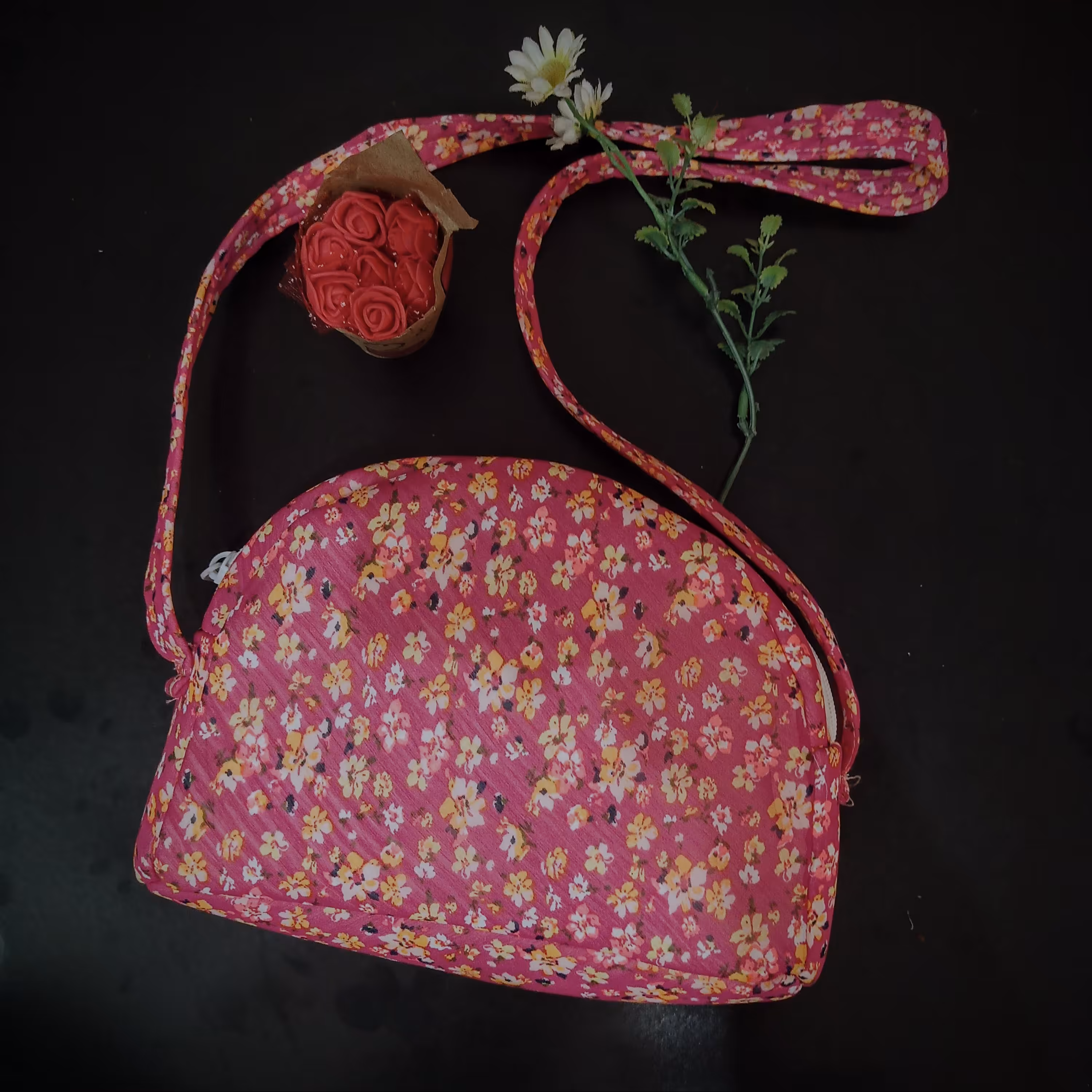 کیف دخترانه مدل صورتی گلدار، جادار و سبک، سرشانه ای متناسب 3 تا 14 سال، (طرح و رنگ های دیگر هم موجود داره)