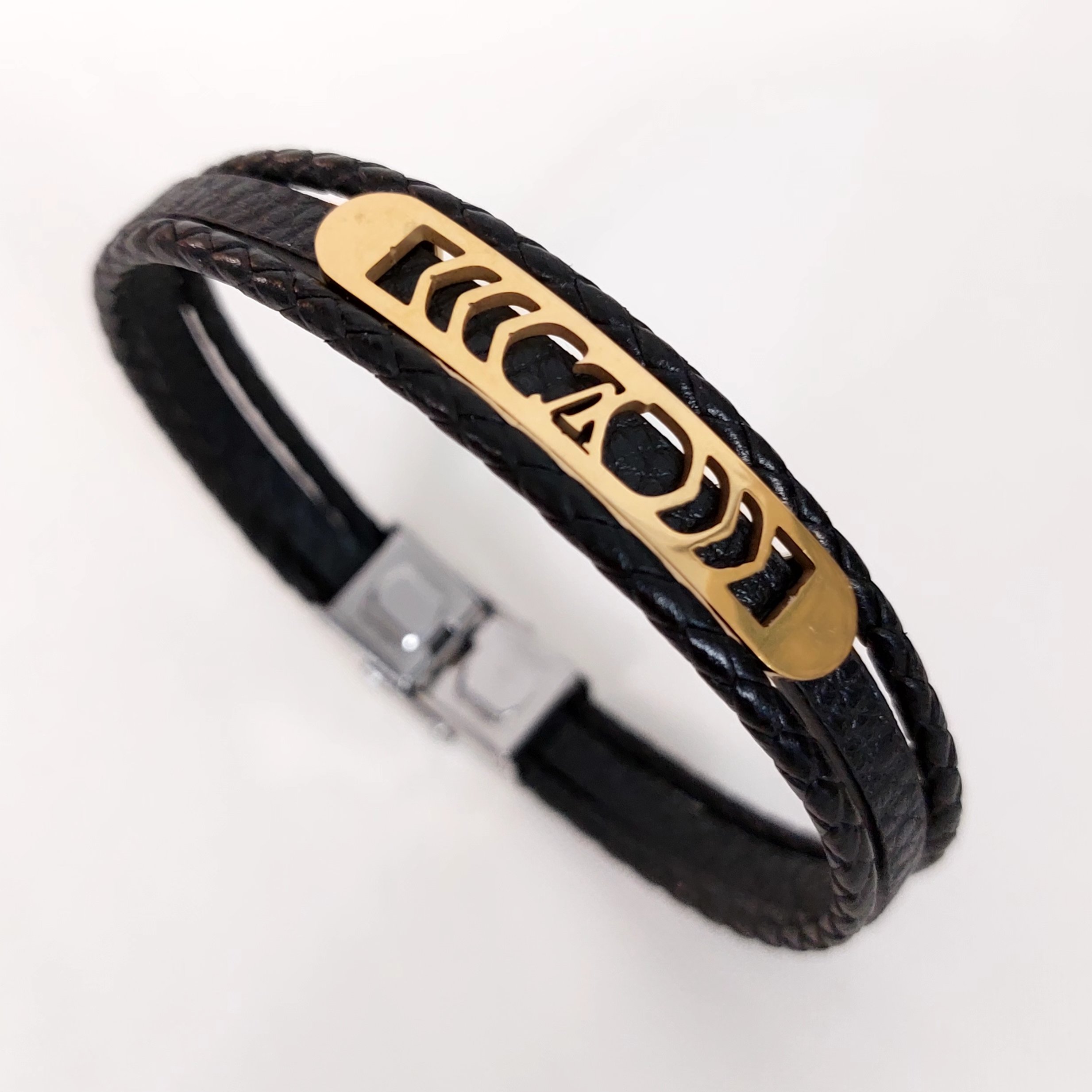 دستبند چرم با پلاک استیل طلایی