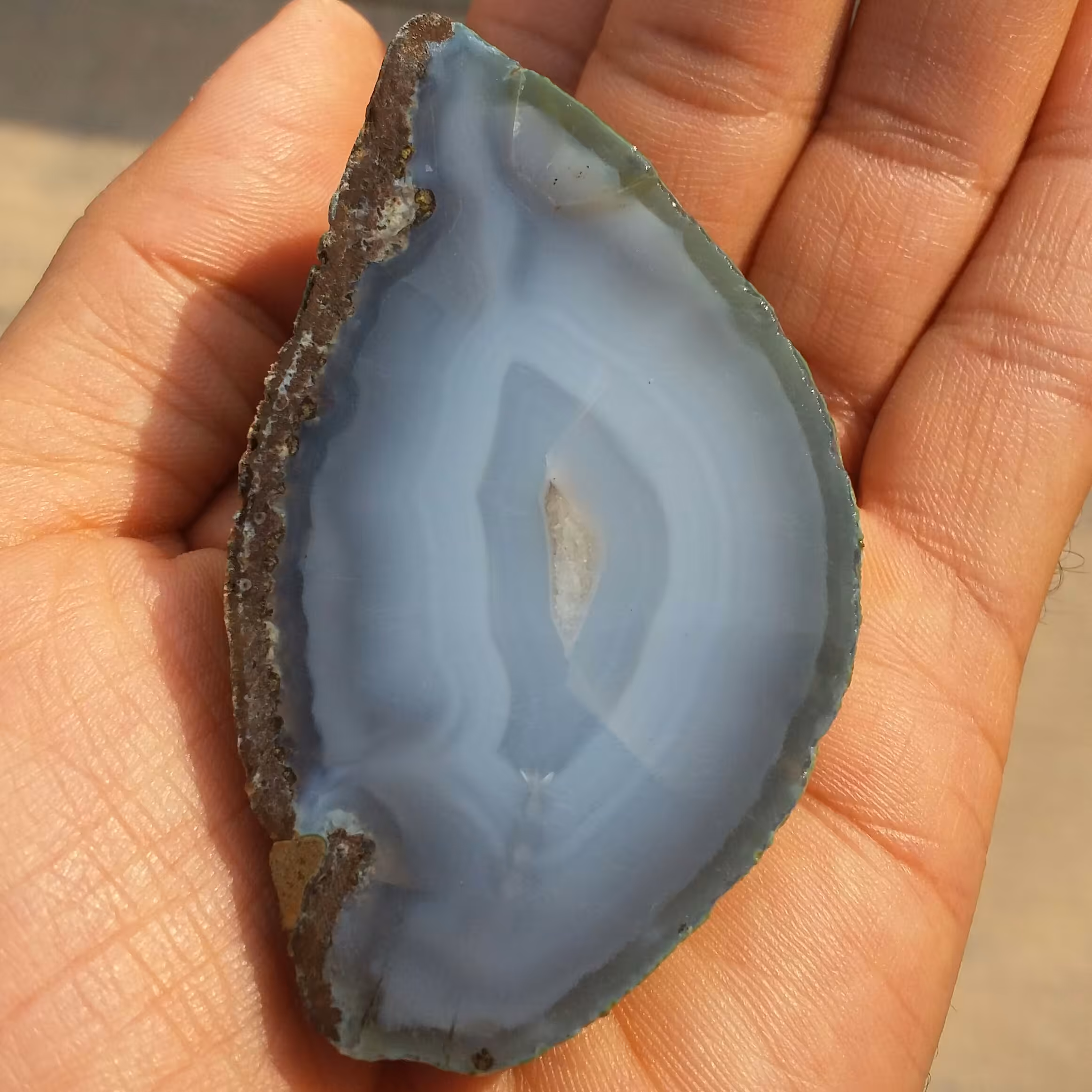 اسلایس سنگ راف عقیق سلیمانی 3بعدی بسیار دیدنی محششرر شاهکار خلقت کاملا طبیعی
با قابلیت ساخت چند نگین فوق العاده