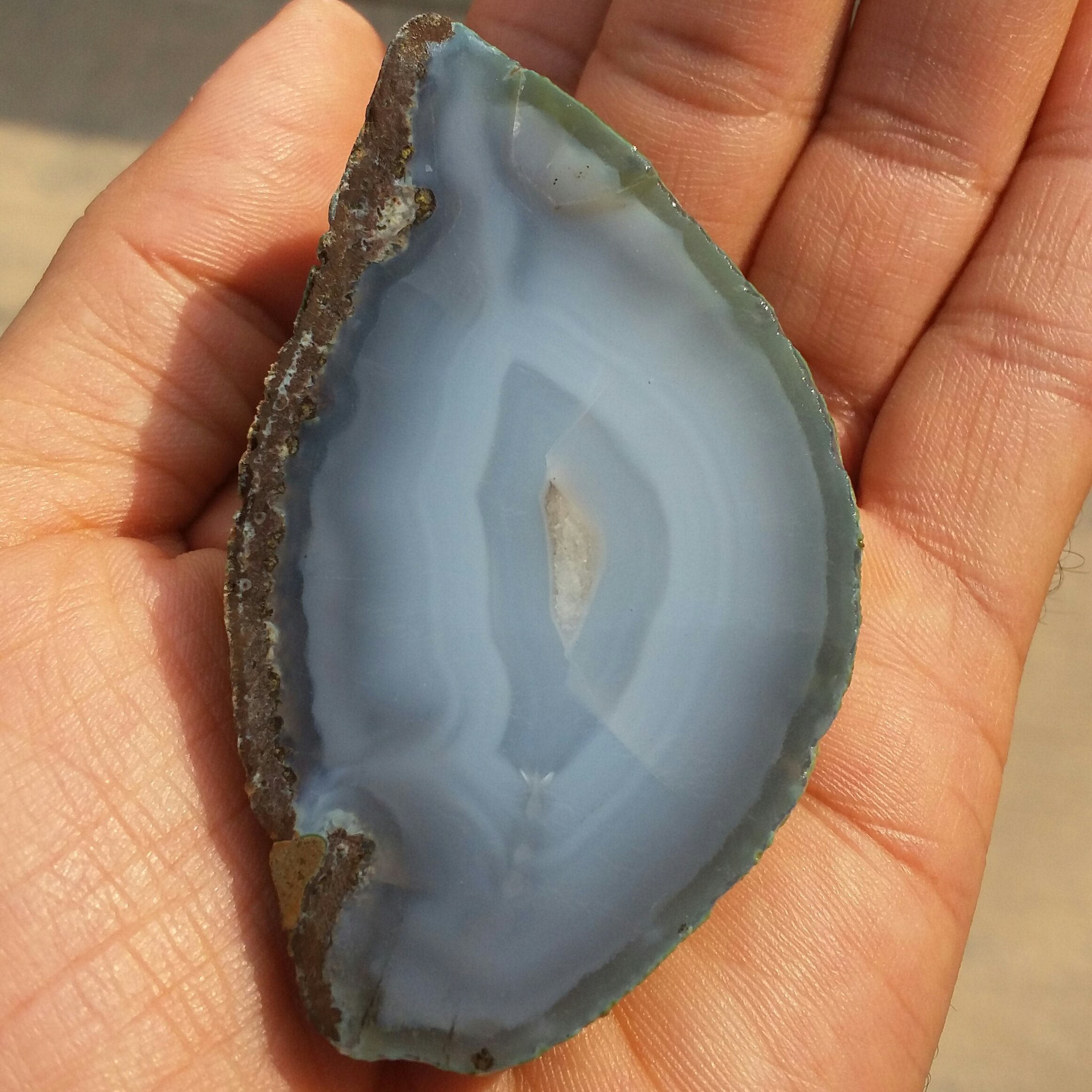 اسلایس سنگ راف عقیق سلیمانی 3بعدی بسیار دیدنی محششرر شاهکار خلقت کاملا طبیعی
با قابلیت ساخت چند نگین فوق العاده