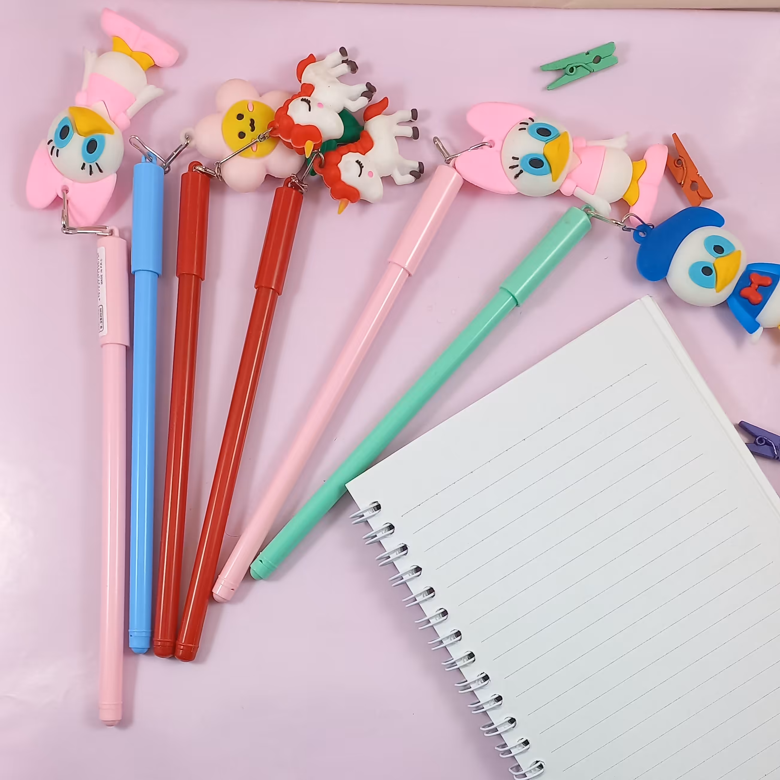 رواننویس آویز دار با آویز سیلیکونی و قکدارای قابلیت جداسازی آویز از سر خودکار