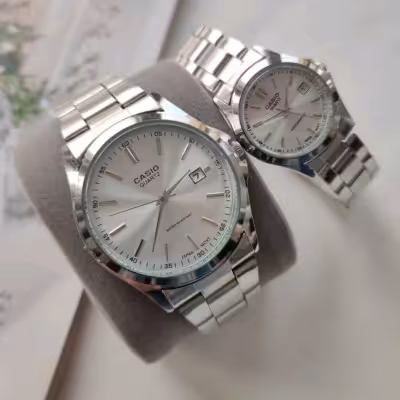 ساعت کاسیو ست مردانه و زنانه بند و قاب نقره ای صفحه نقره ای